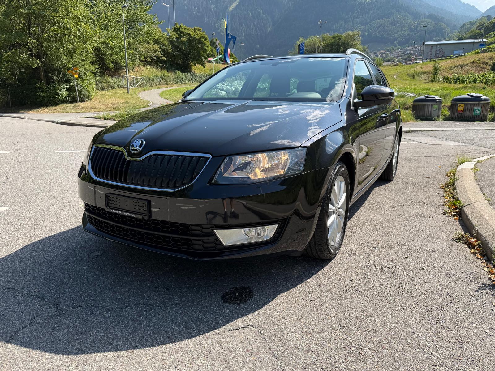 SKODA Octavia Combi 1.4 TSI Ambition DSG-image-1