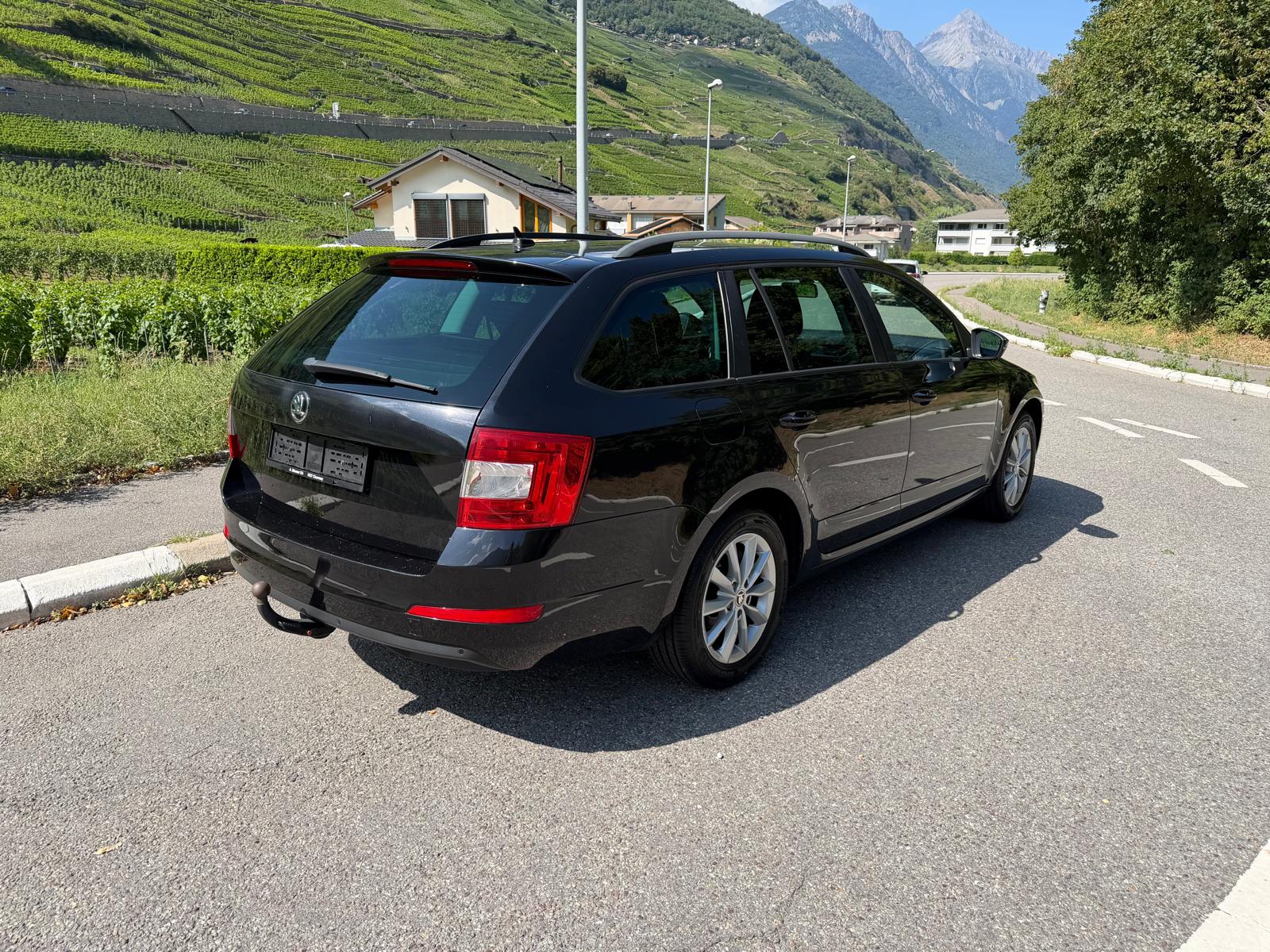 SKODA Octavia Combi 1.4 TSI Ambition DSG-image-7