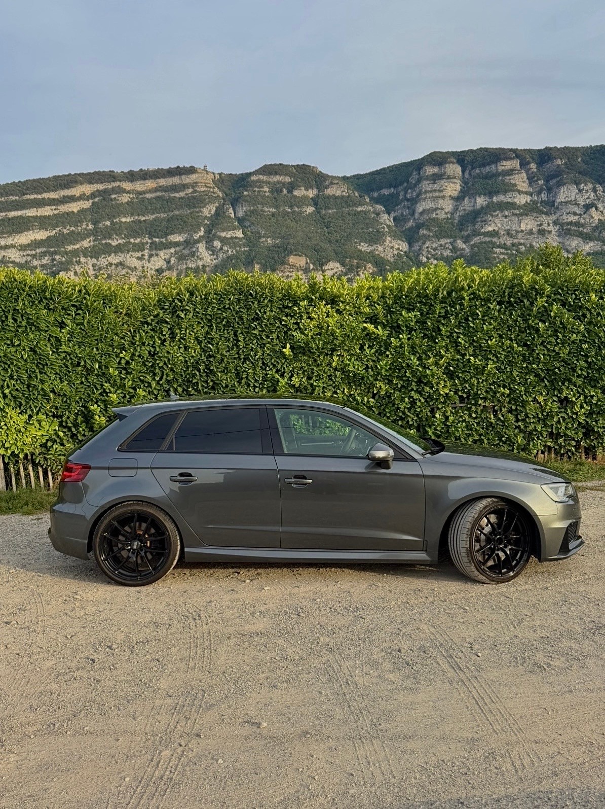 AUDI 2.5 T FSI quattro S-Tronic-image-4