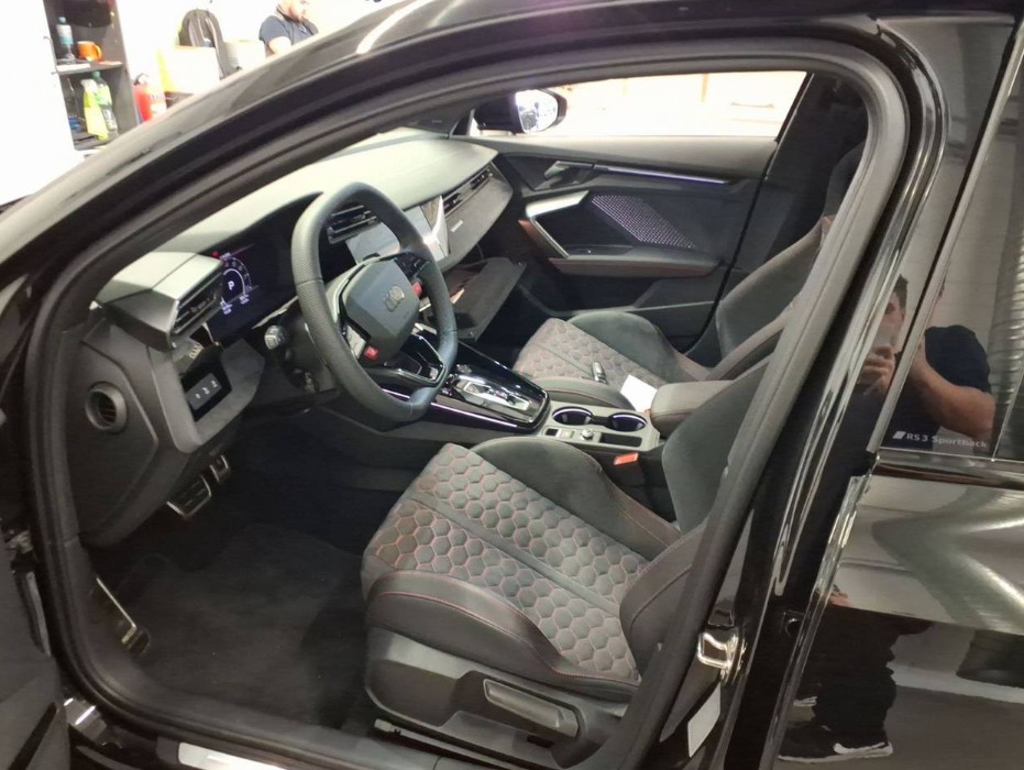 AUDI RS3 Sportback 2.5 TSI quattro S-tronic-image-5