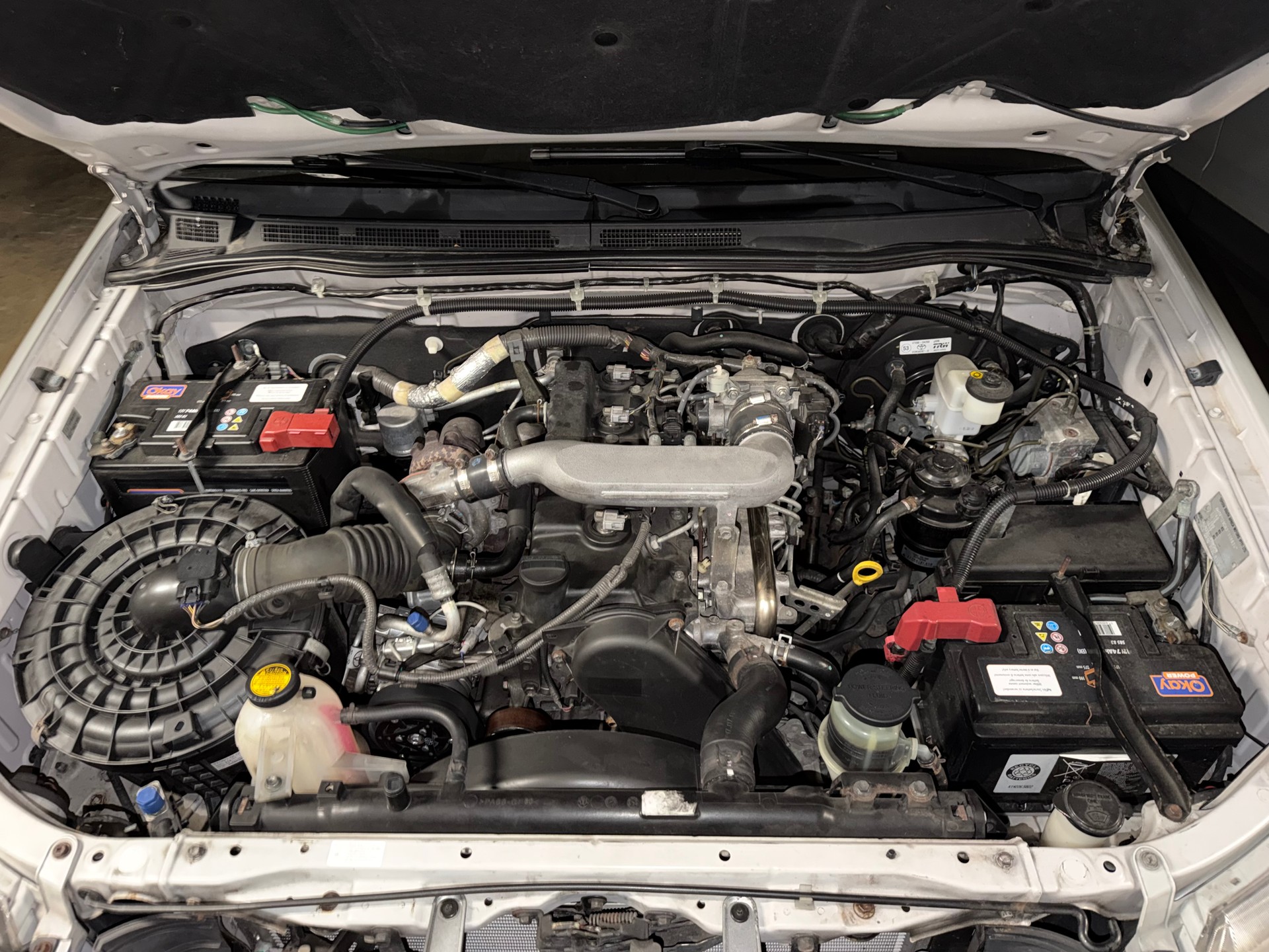TOYOTA HI-LUX-image-2