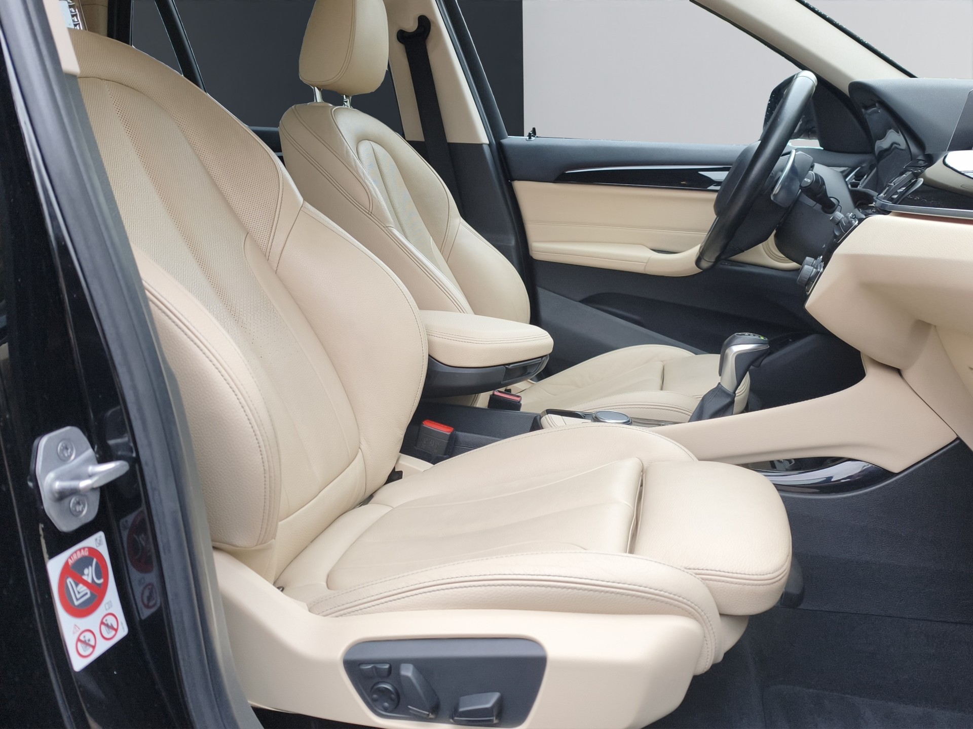 BMW X1 xDrive 20d xLine Steptronic-image-9
