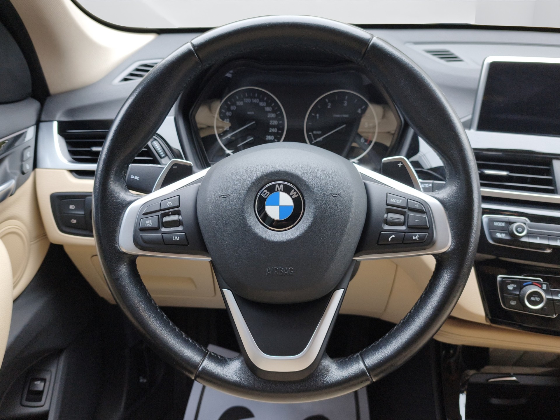 BMW X1 xDrive 20d xLine Steptronic-image-11