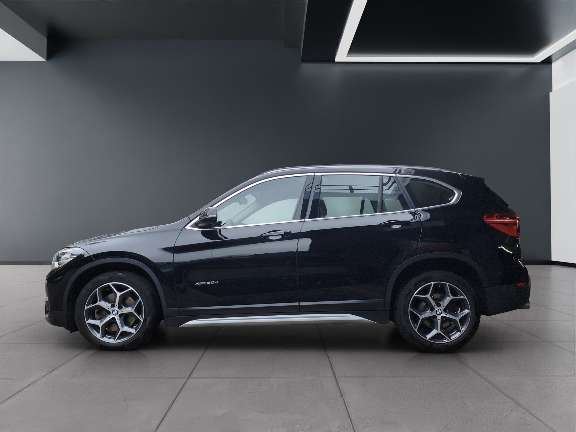 BMW X1 xDrive 20d xLine Steptronic-showroom-element-1