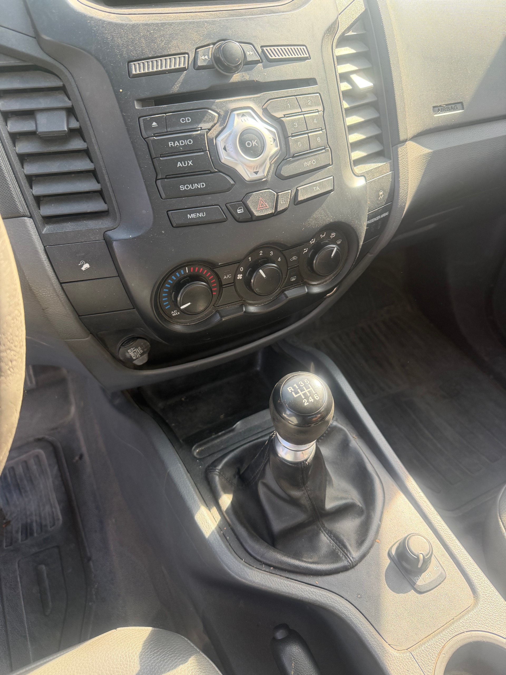 FORD Ranger XL 2.2 TDCi 4x4-image-4