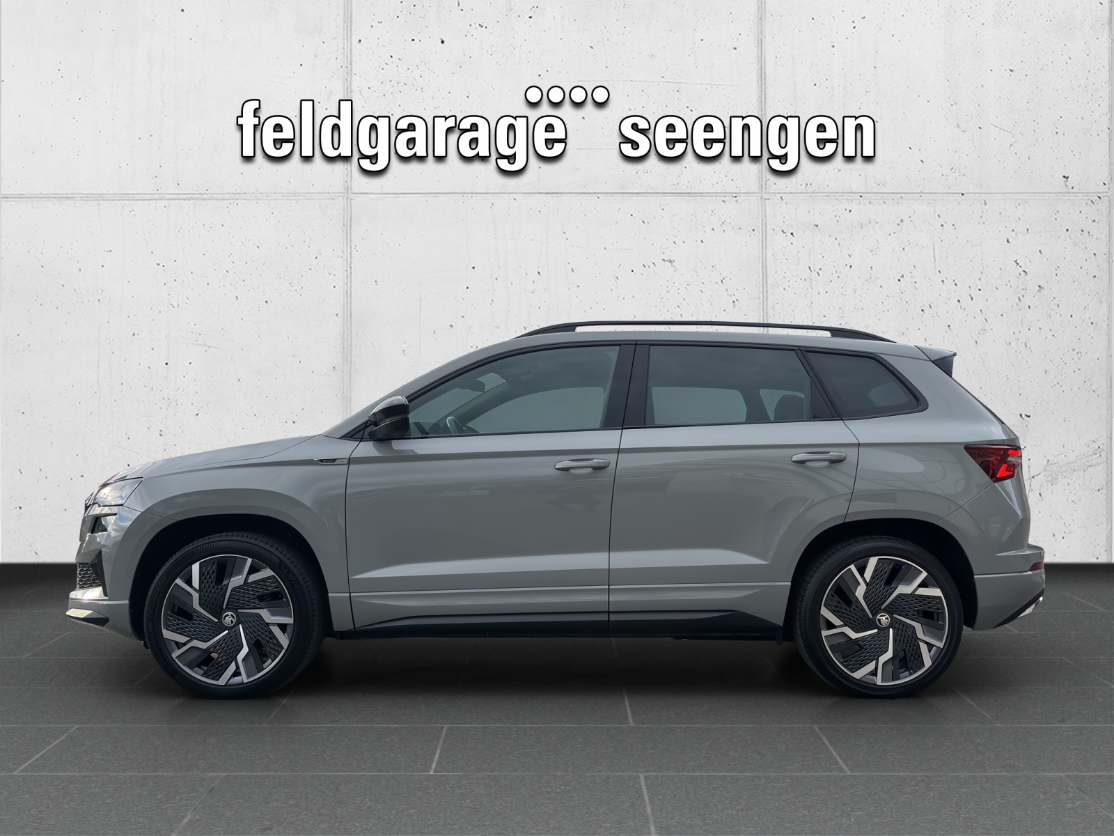 SKODA Karoq 2.0 TSI SportLine 4x4 DSG mit AHK, Rückfahrkamera & Frontscheibenheizung-showroom-element-1