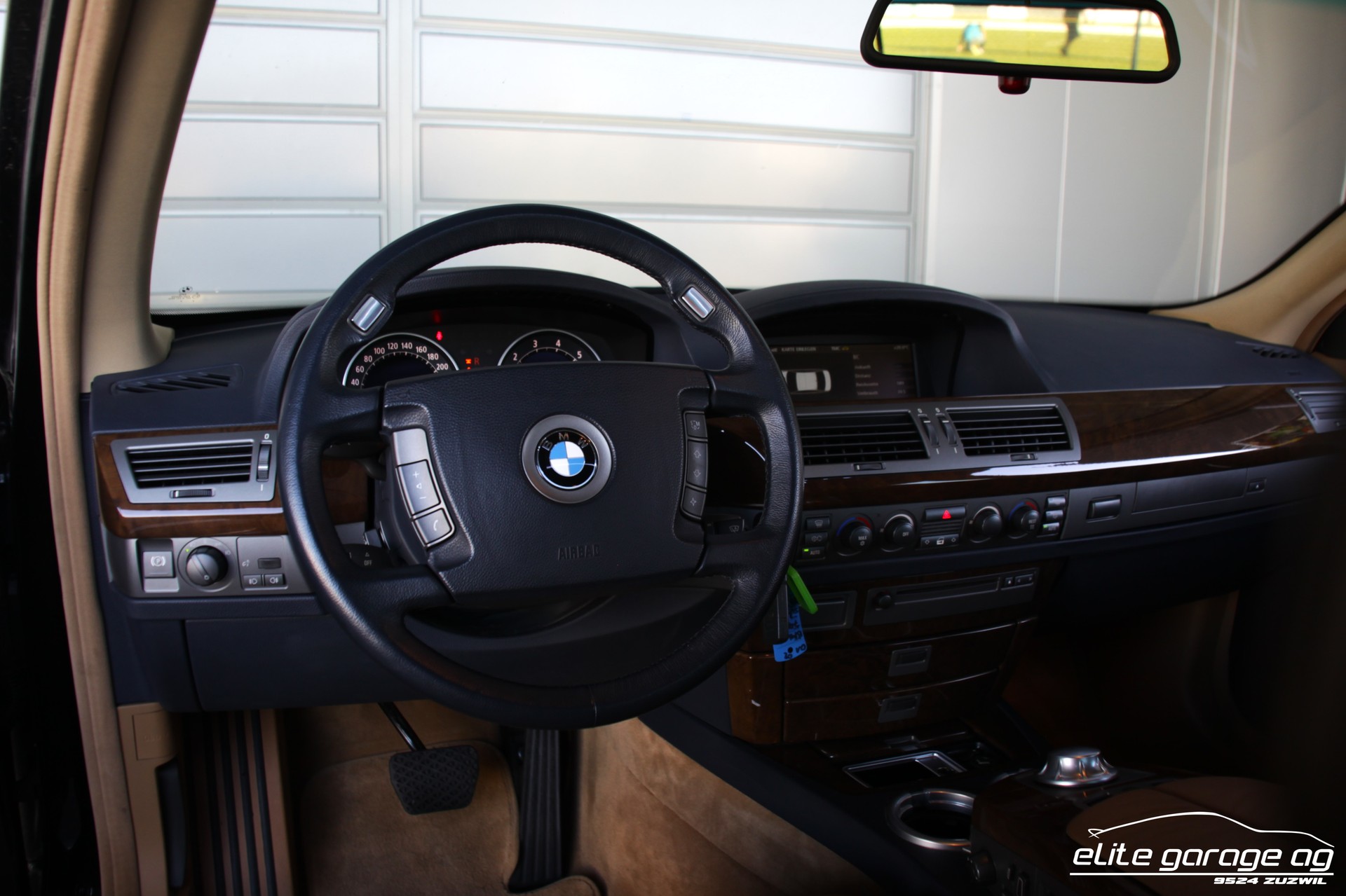 BMW 745i-image-14