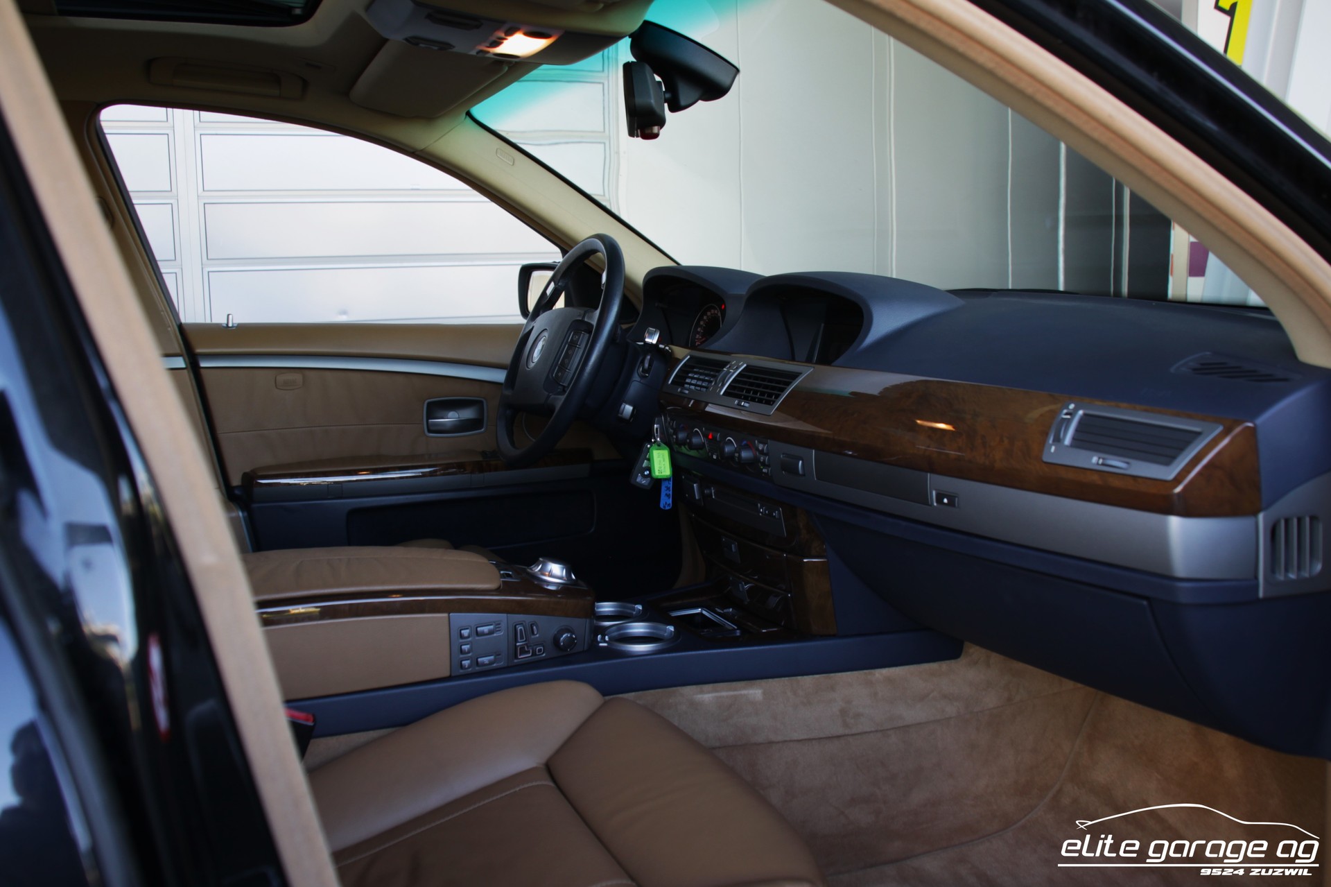 BMW 745i-image-15