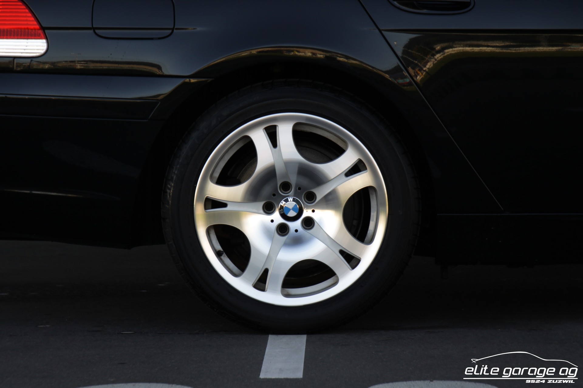 BMW 745i-image-11