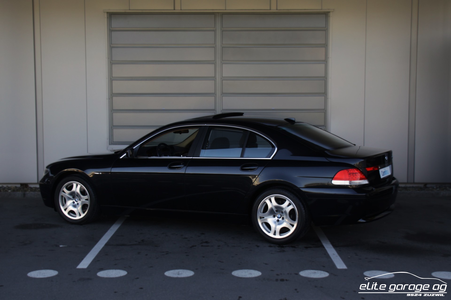 BMW 745i-image-2