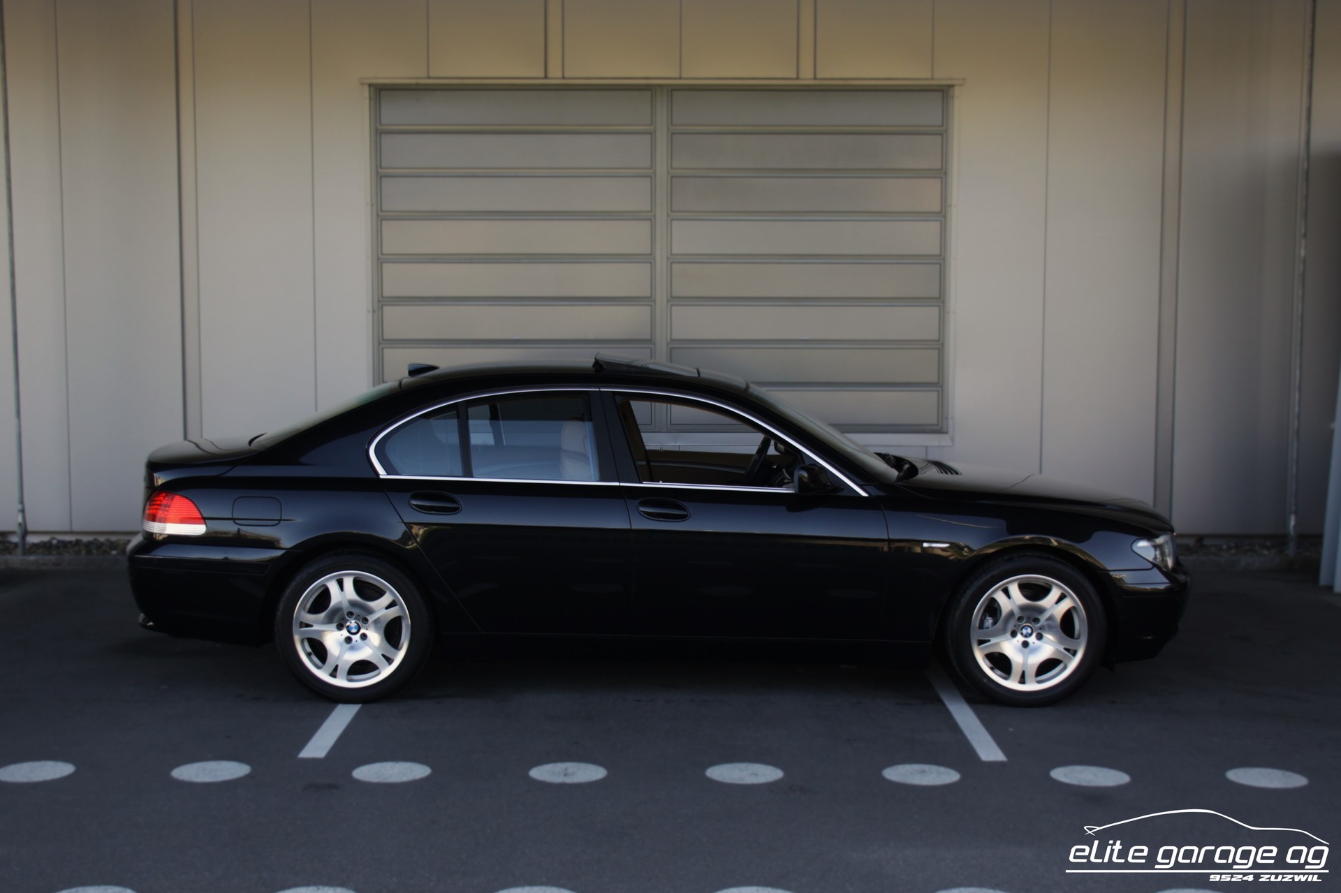 BMW 745i-image-5