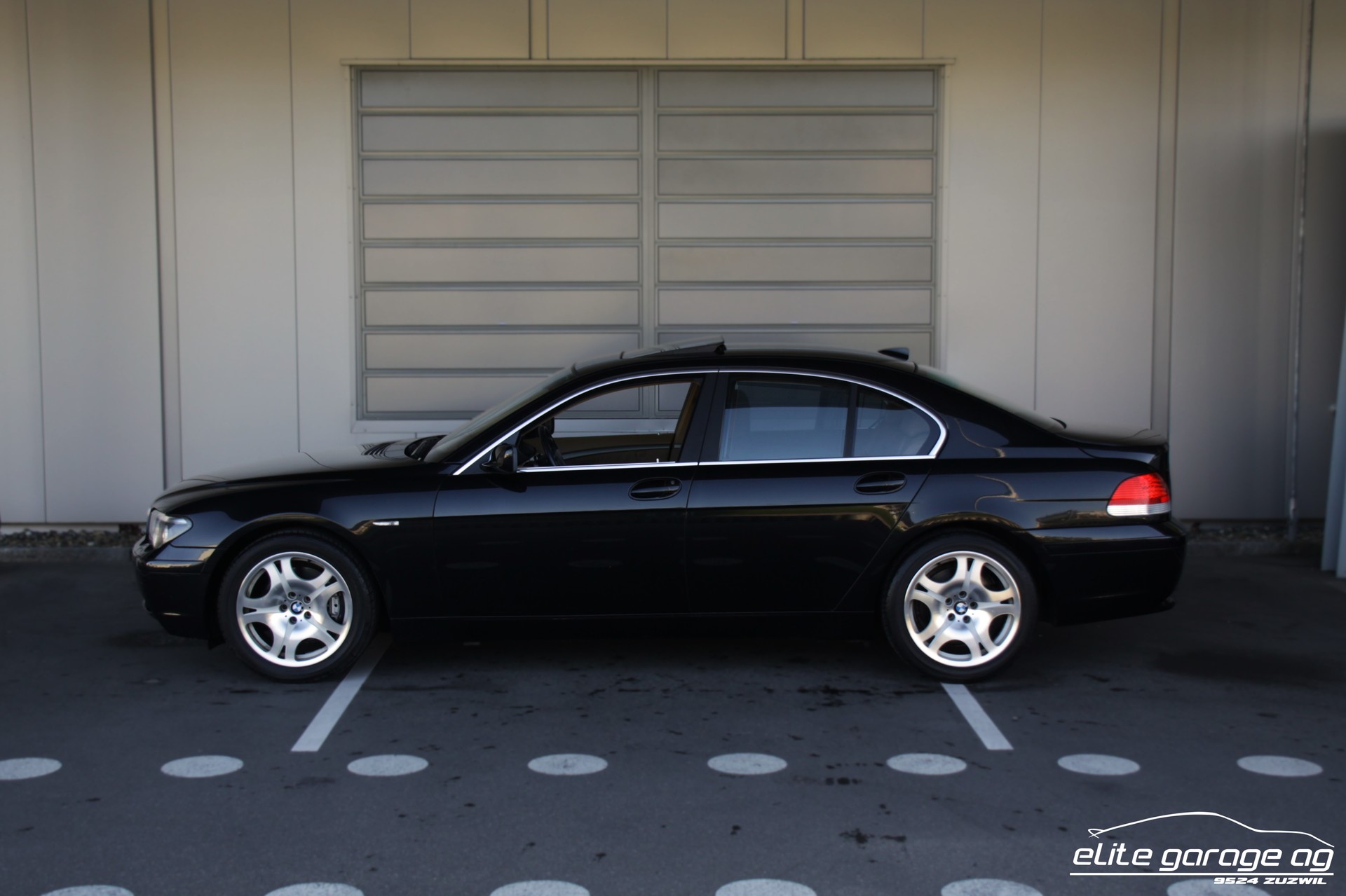 BMW 745i-image-1