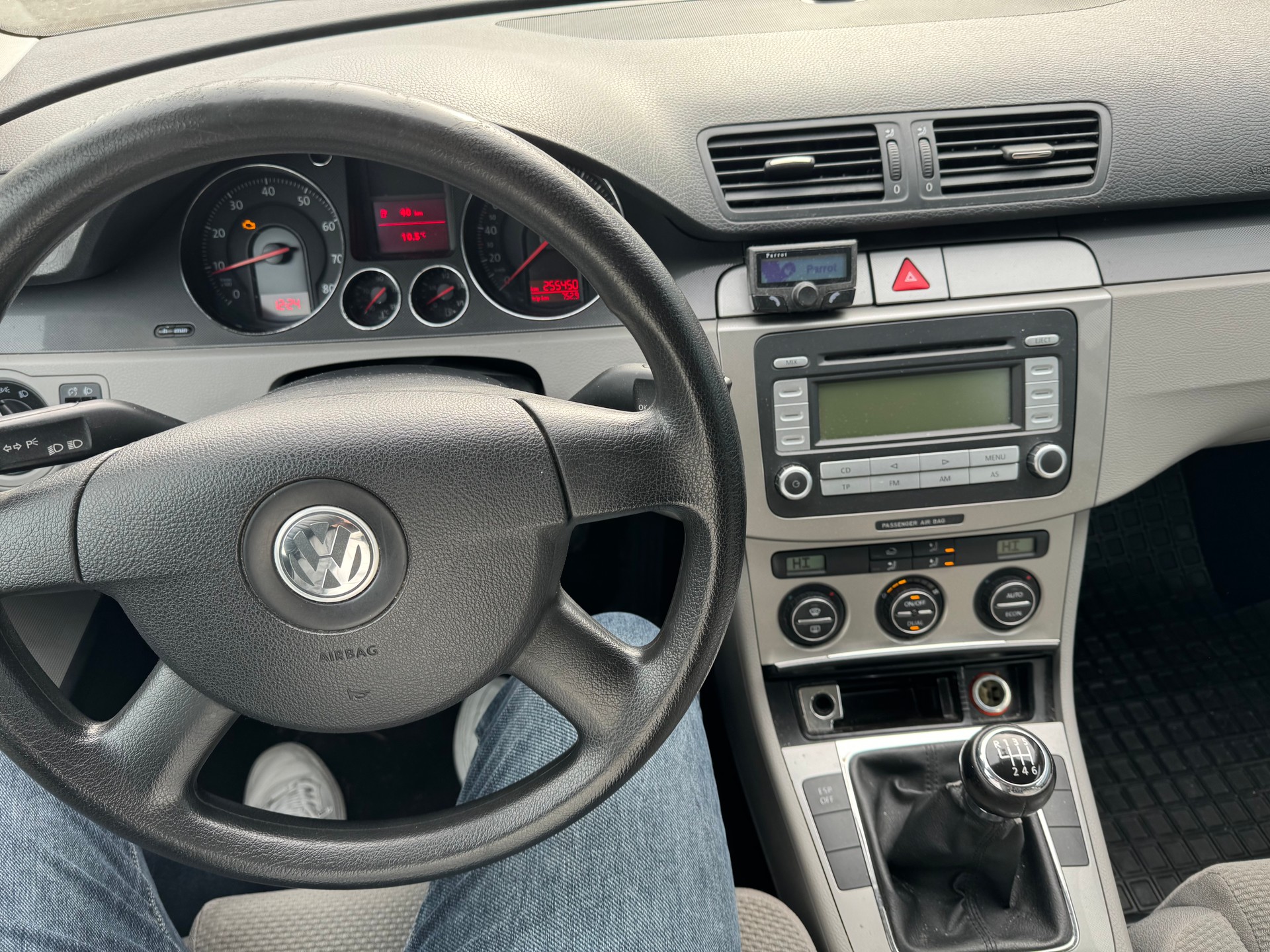 VW Passat Variant 2.0 FSI Highline 4Motion-image-8