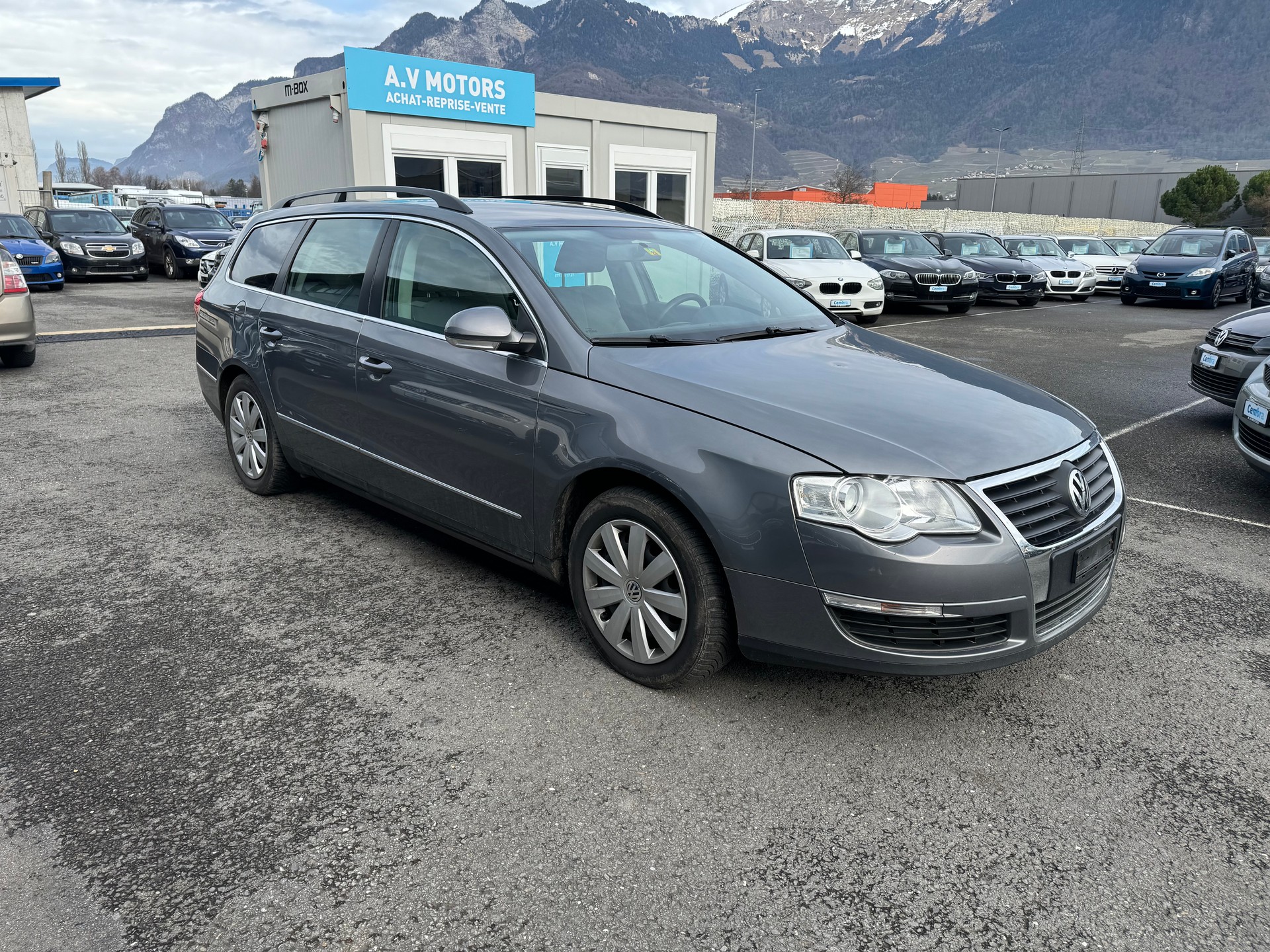 VW Passat Variant 2.0 FSI Highline 4Motion-image-2