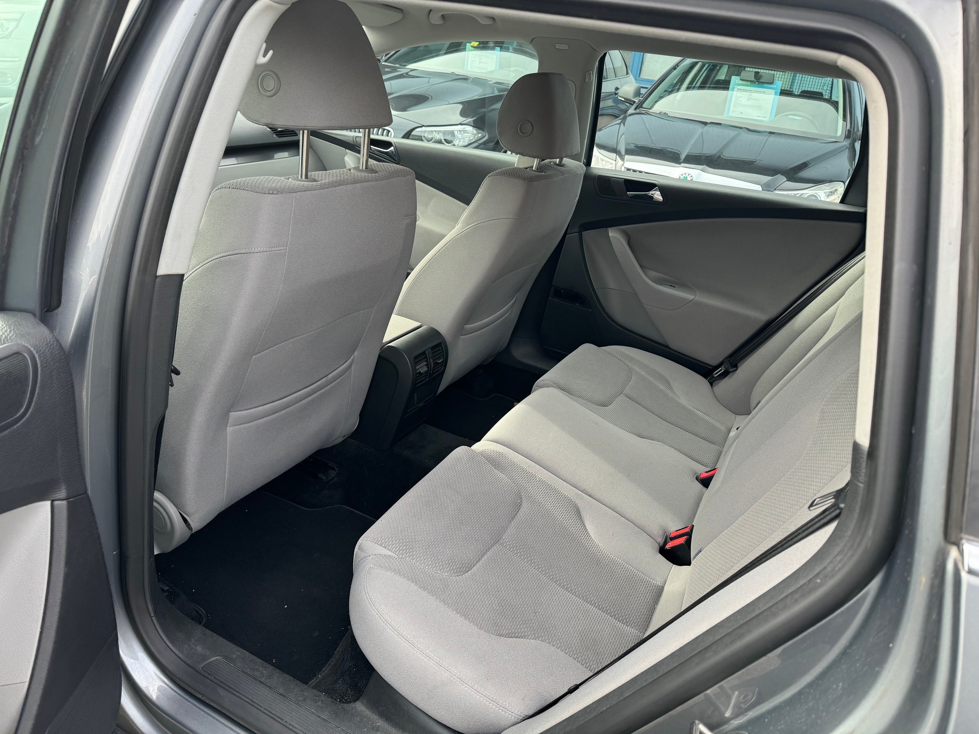 VW Passat Variant 2.0 FSI Highline 4Motion-image-9