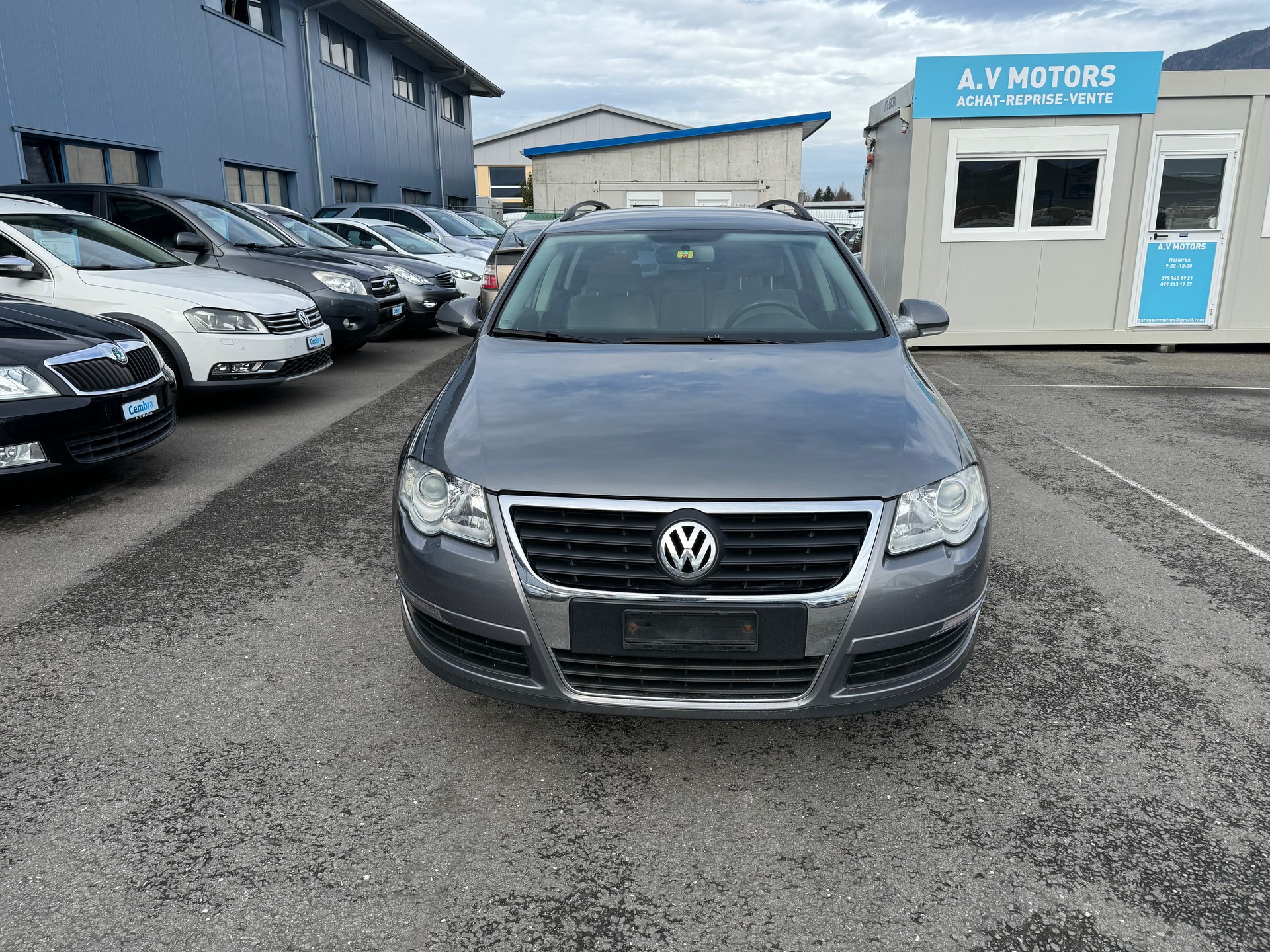 VW Passat Variant 2.0 FSI Highline 4Motion-image-1