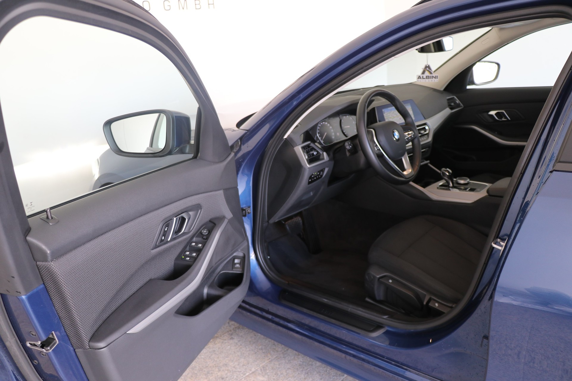 BMW 320i Touring Steptronic-image-4