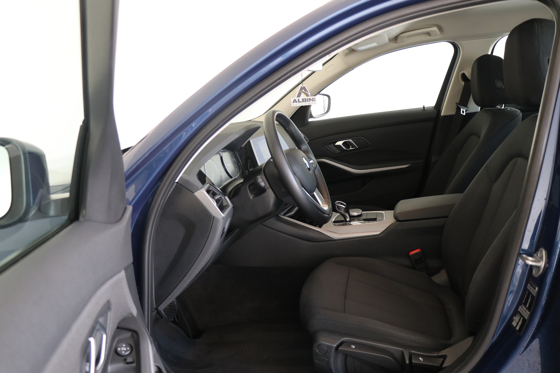 BMW 320i Touring Steptronic-image-5