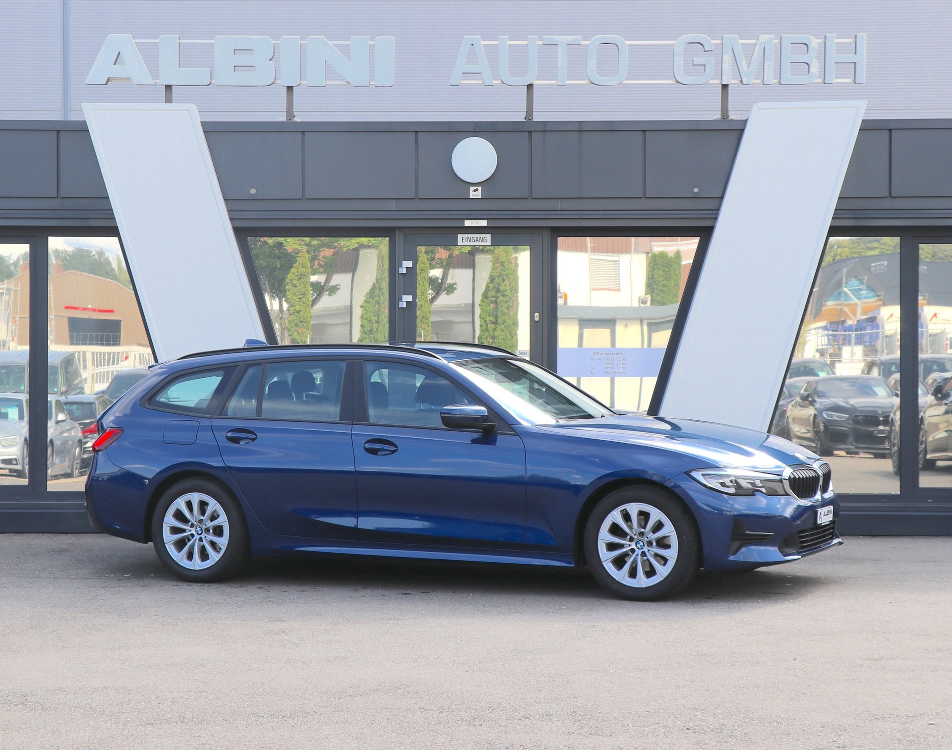 BMW 320i Touring Steptronic-image-1