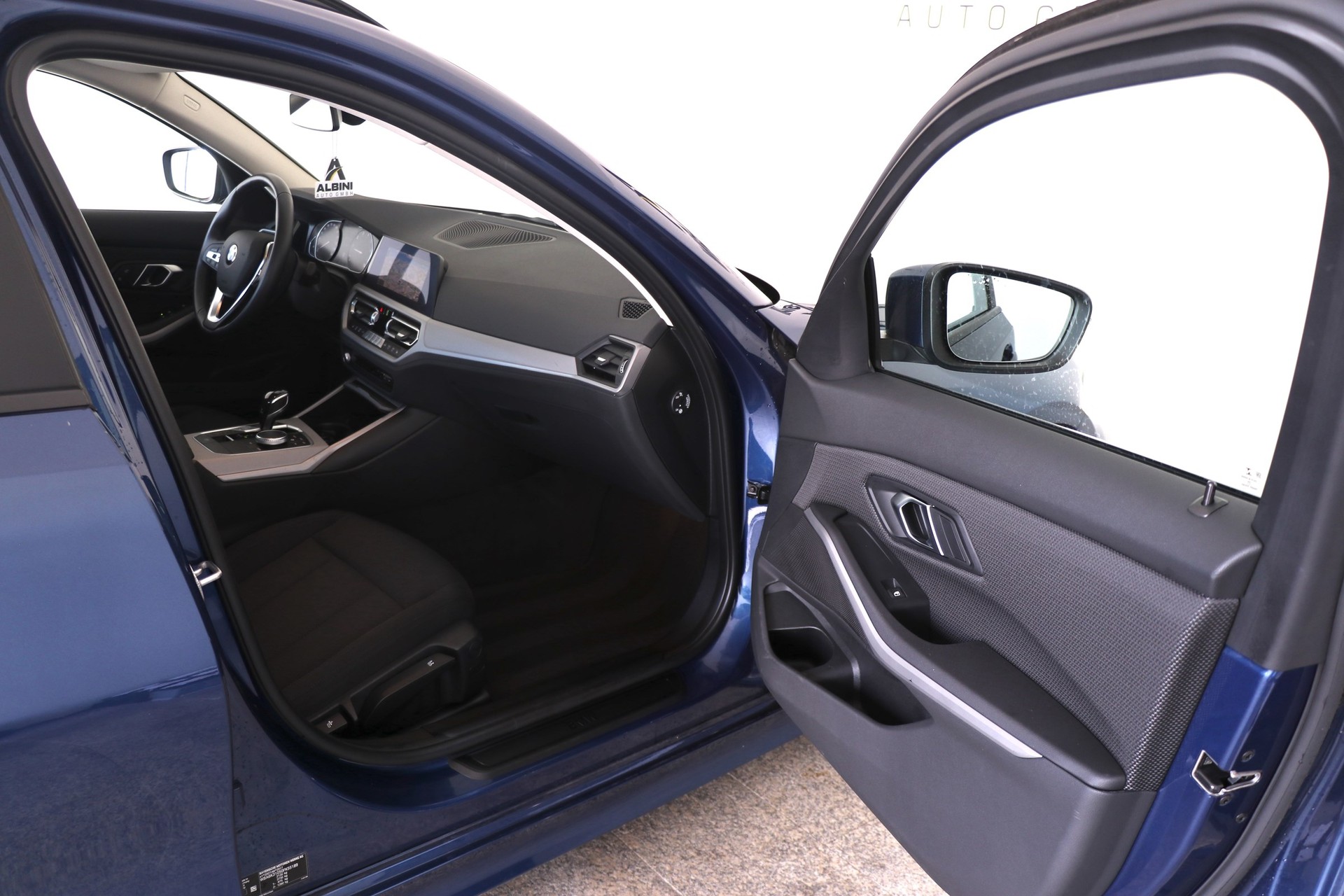 BMW 320i Touring Steptronic-image-9
