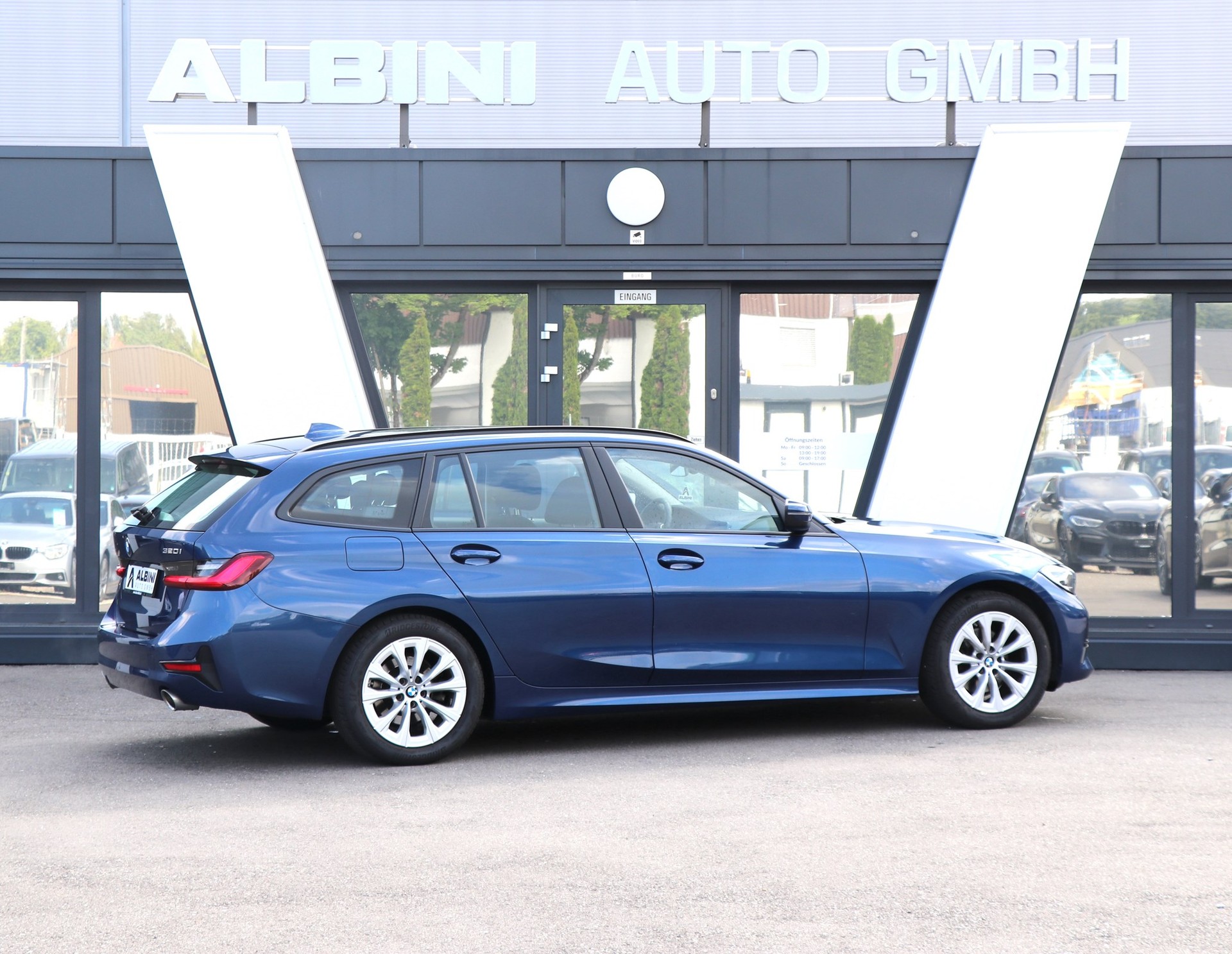 BMW 320i Touring Steptronic-image-2
