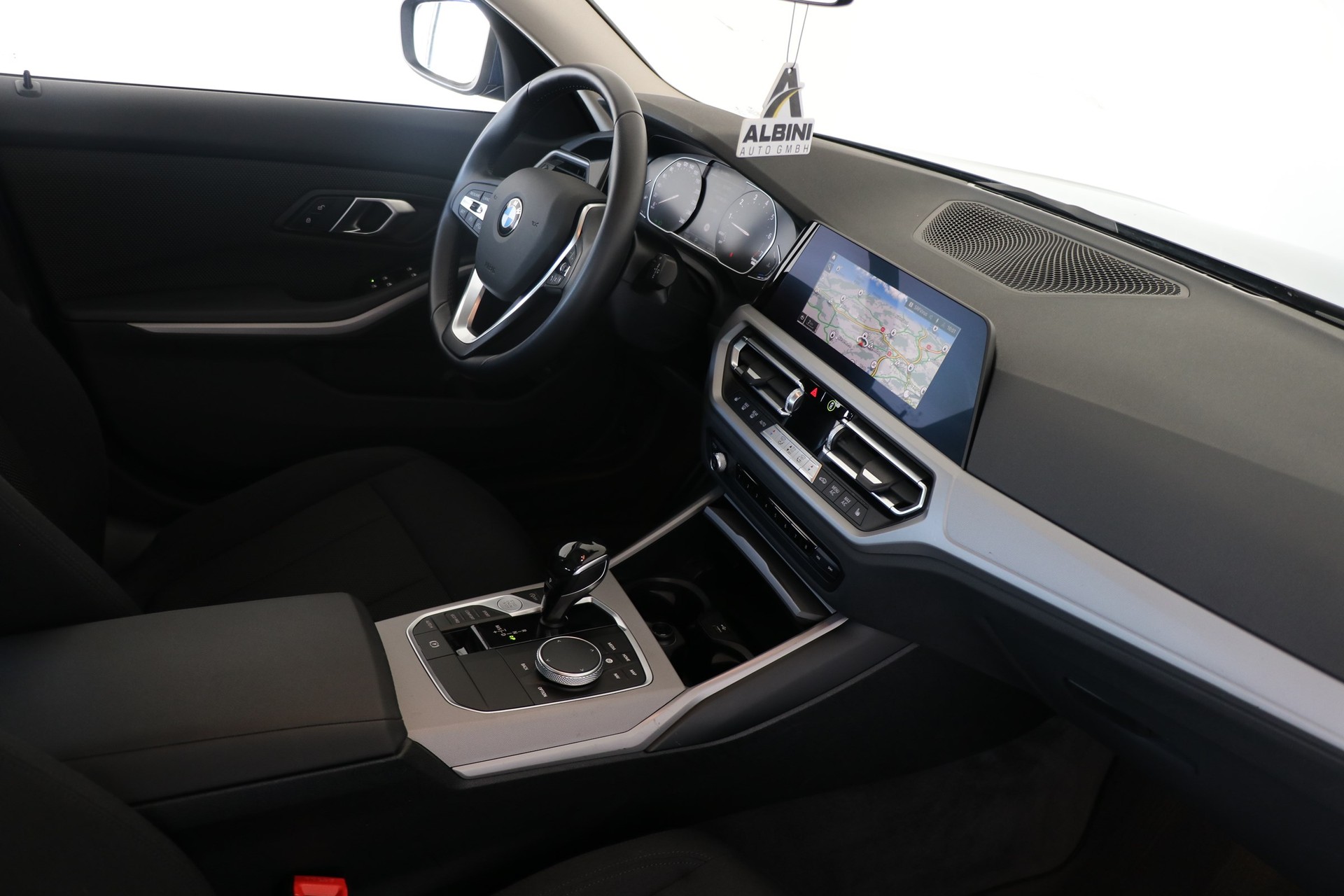 BMW 320i Touring Steptronic-image-11