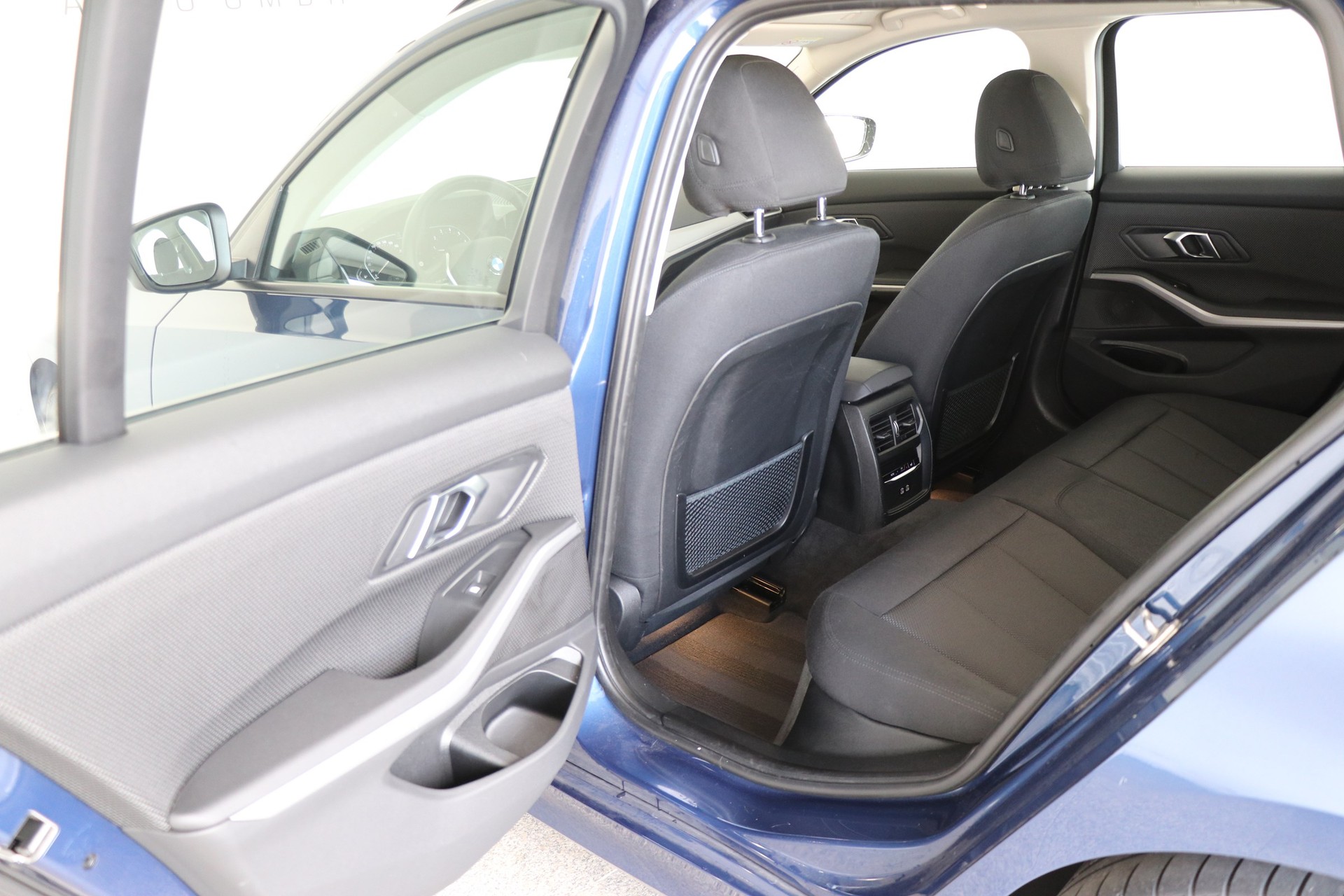 BMW 320i Touring Steptronic-image-12