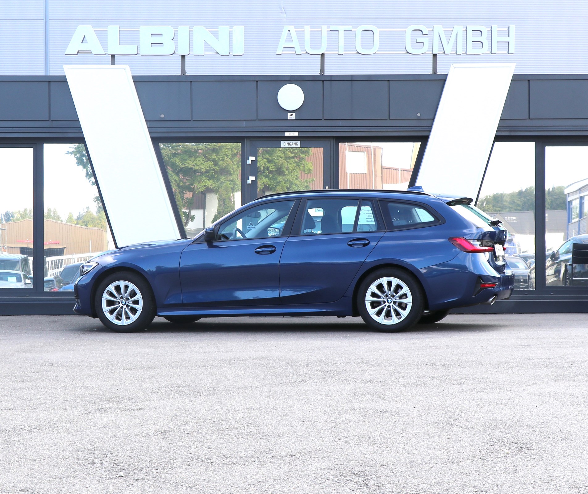 BMW 320i Touring Steptronic-image-3