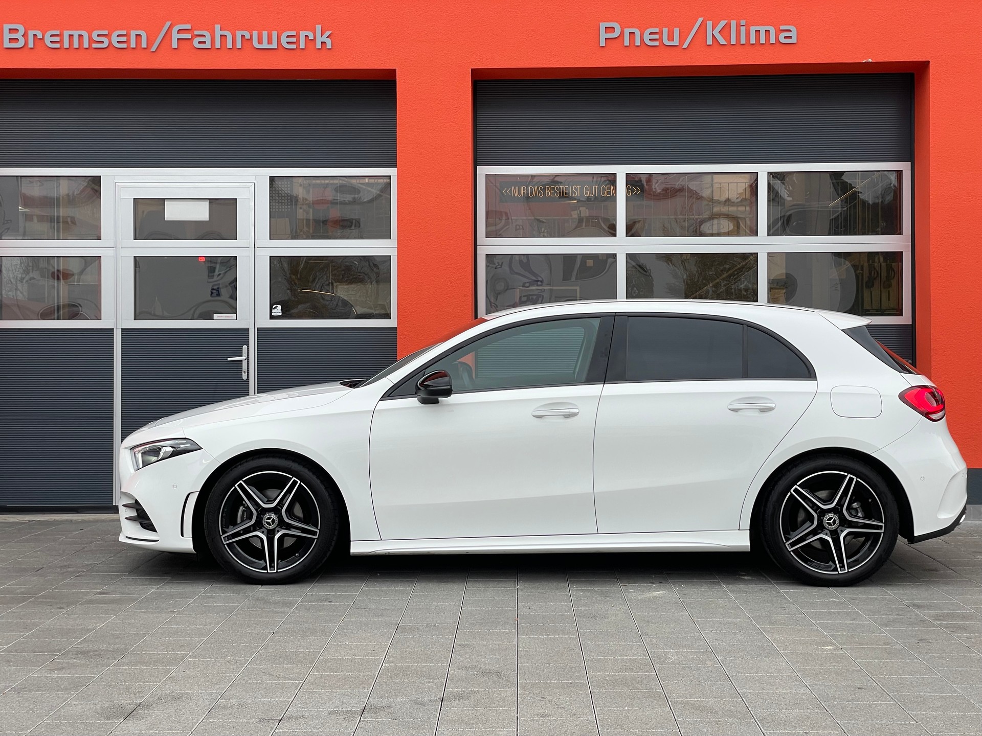 MERCEDES-BENZ A 200 AMG Line 7G-DCT-image-1