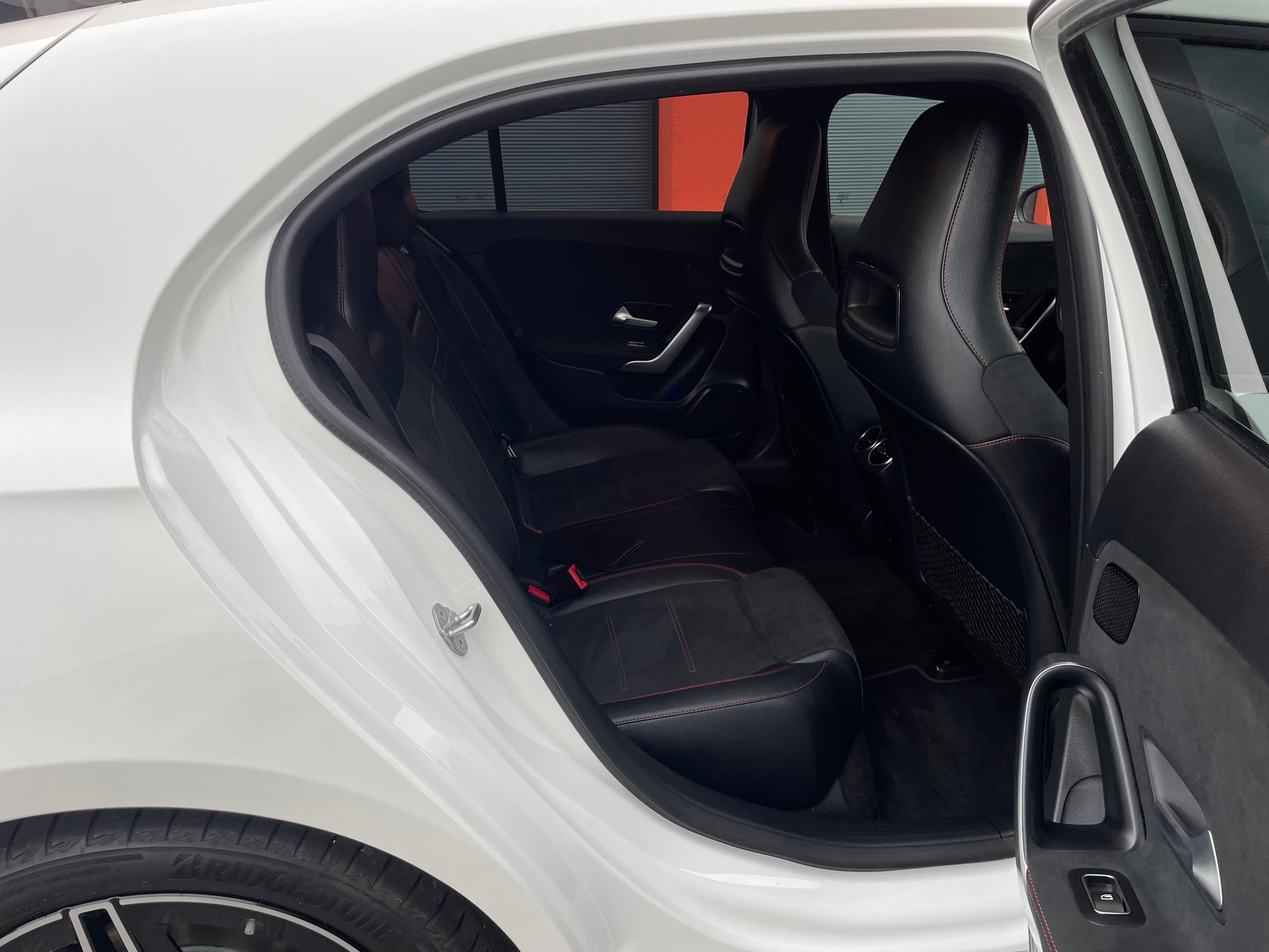 MERCEDES-BENZ A 200 AMG Line 7G-DCT-image-17