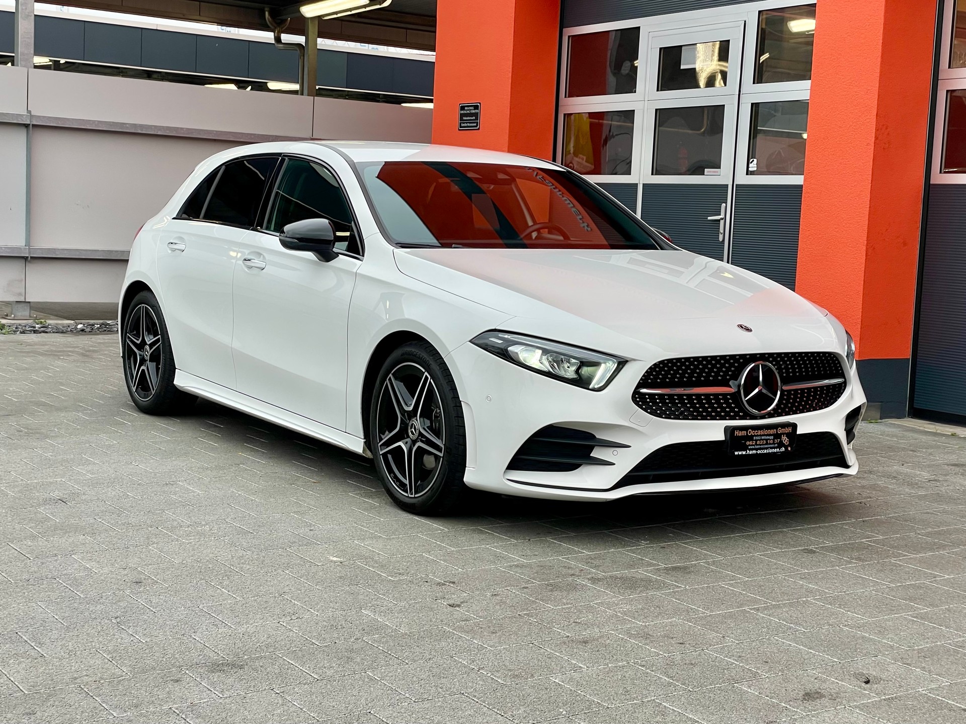 MERCEDES-BENZ A 200 AMG Line 7G-DCT-image-4