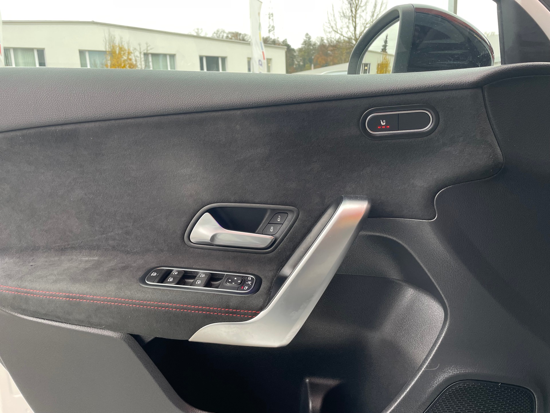 MERCEDES-BENZ A 200 AMG Line 7G-DCT-image-14