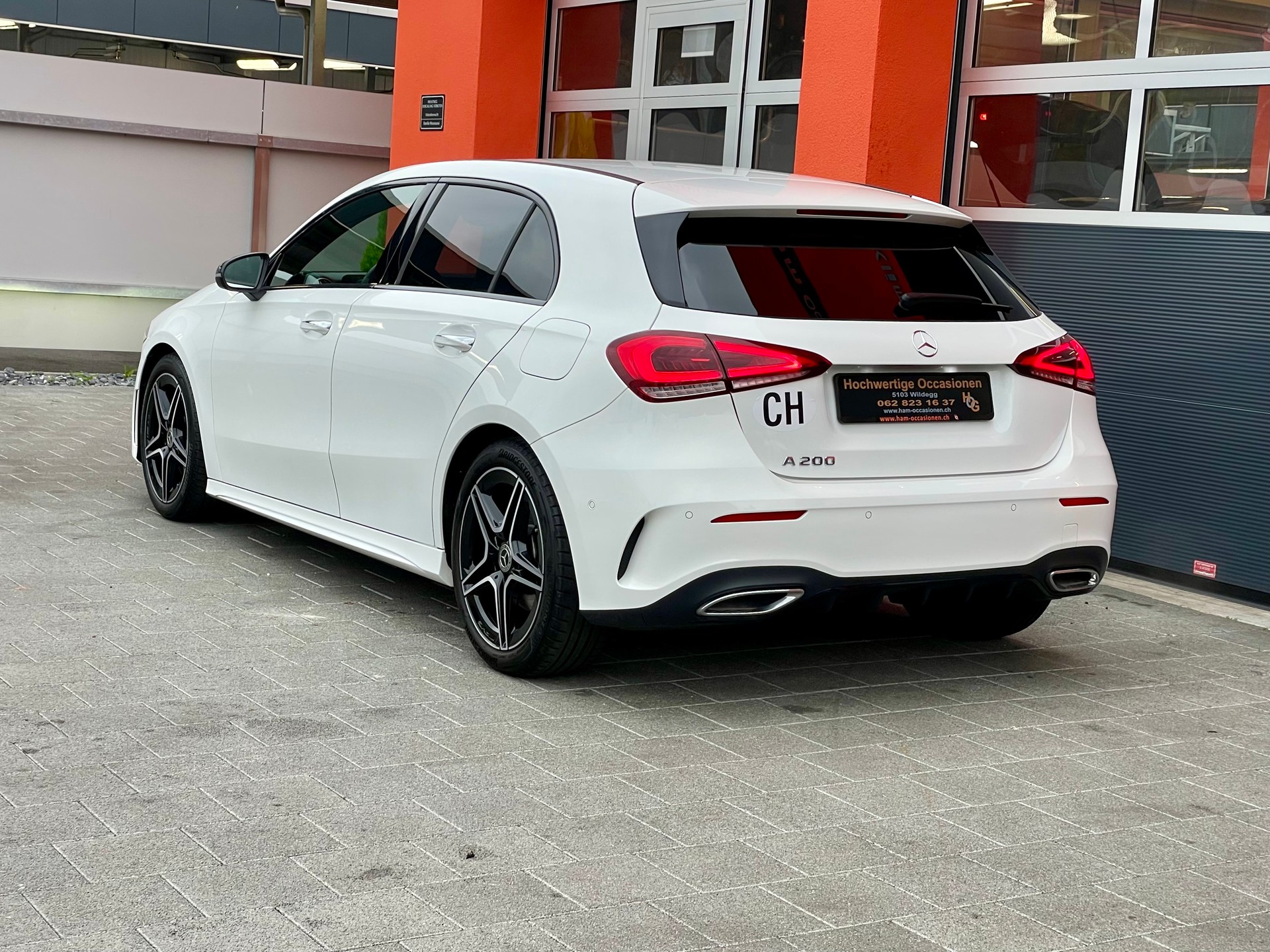 MERCEDES-BENZ A 200 AMG Line 7G-DCT-image-2