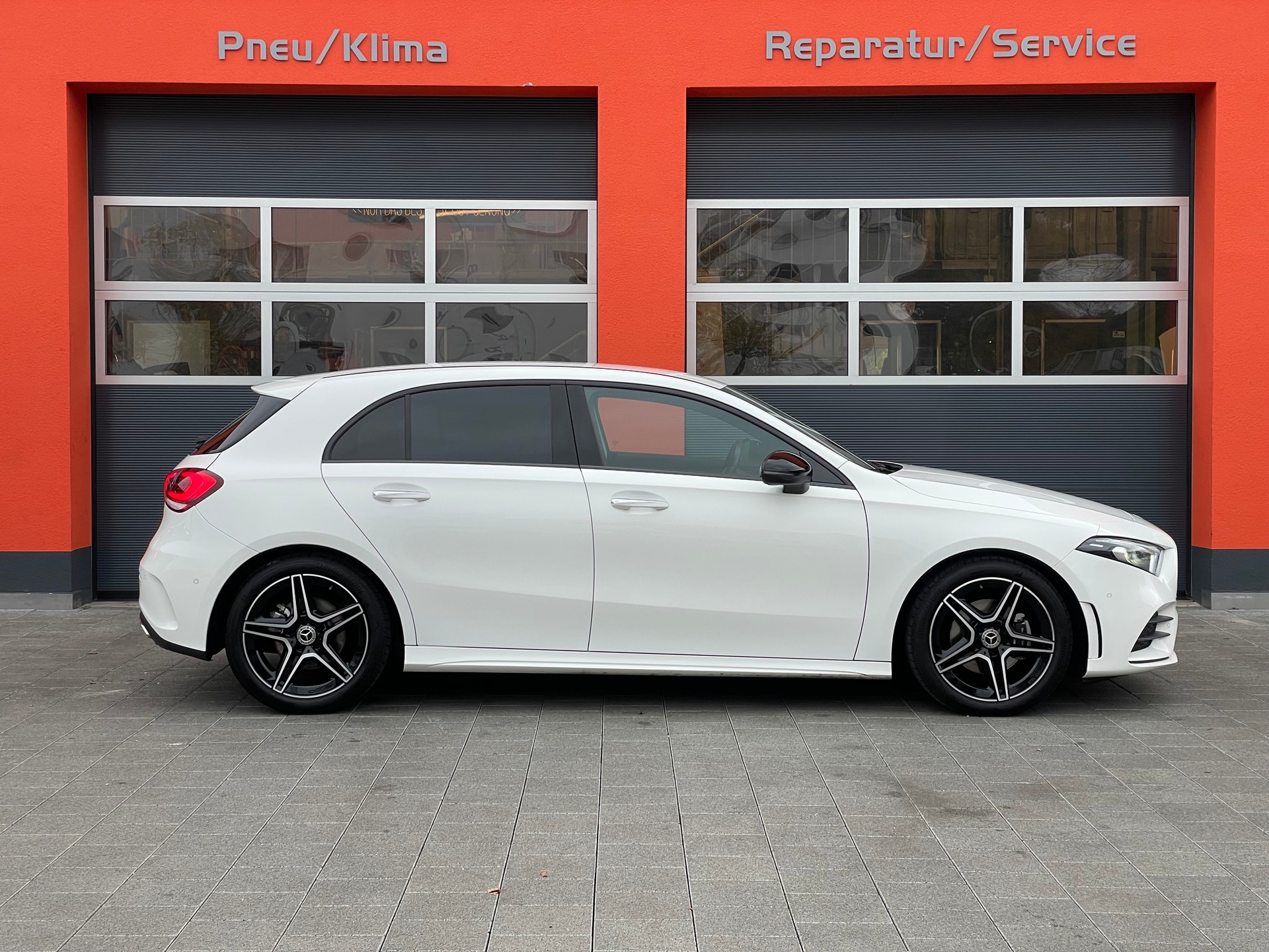 MERCEDES-BENZ A 200 AMG Line 7G-DCT-image-3