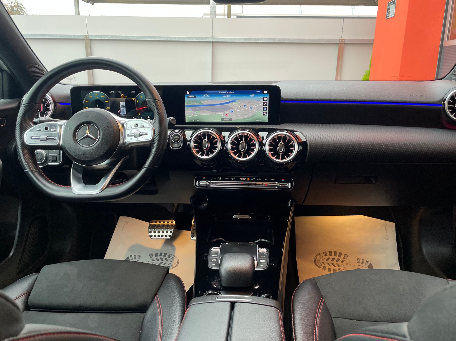 MERCEDES-BENZ A 200 AMG Line 7G-DCT-image-5