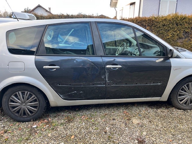 RENAULT Grand Scénic 2.0 16V Authentique Confort-image-4