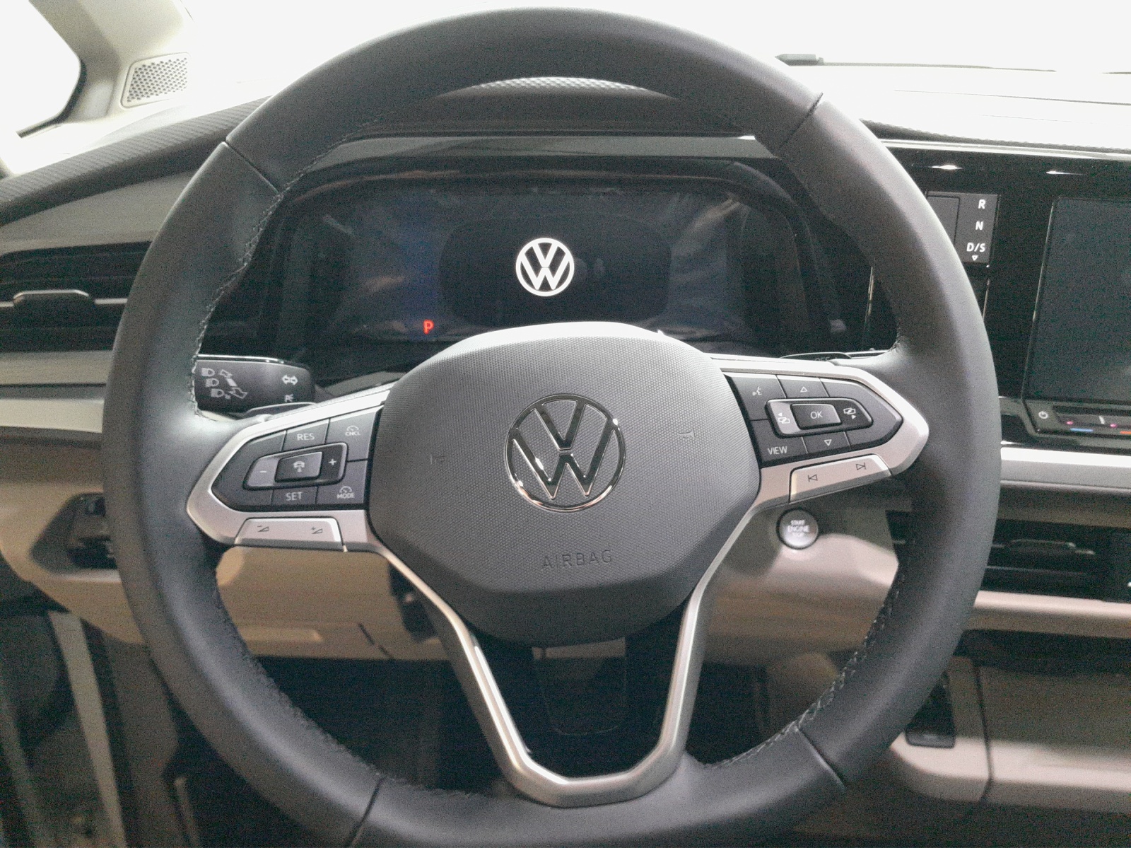 VW Multivan 2.0 TDI Life DSG-image-9