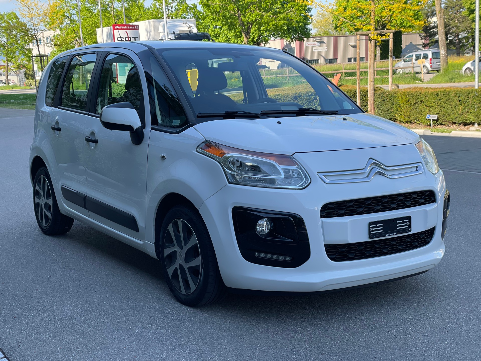 CITROEN C3 Picasso 1.6 HDi Sélection-image-3