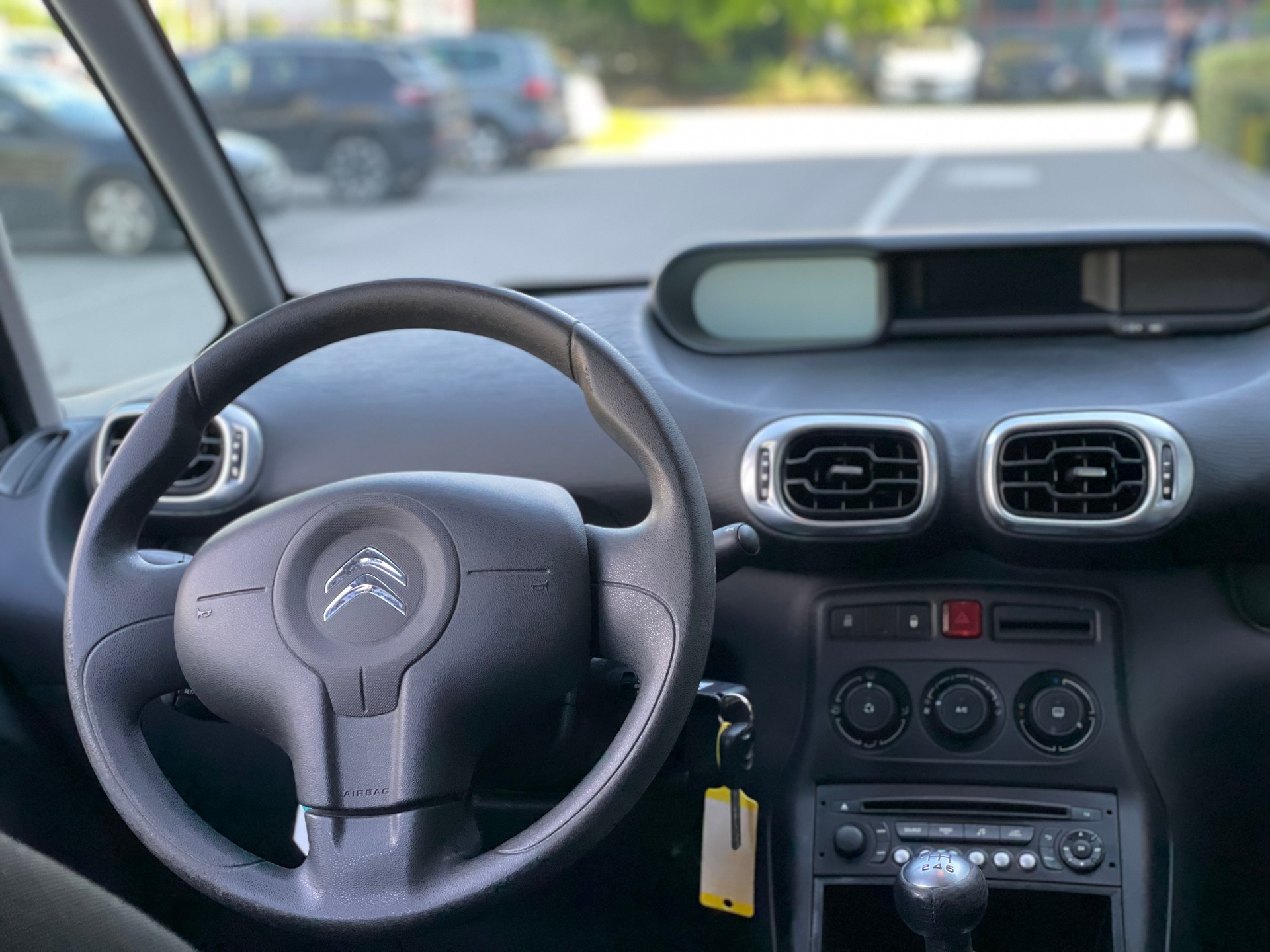 CITROEN C3 Picasso 1.6 HDi Sélection-image-8