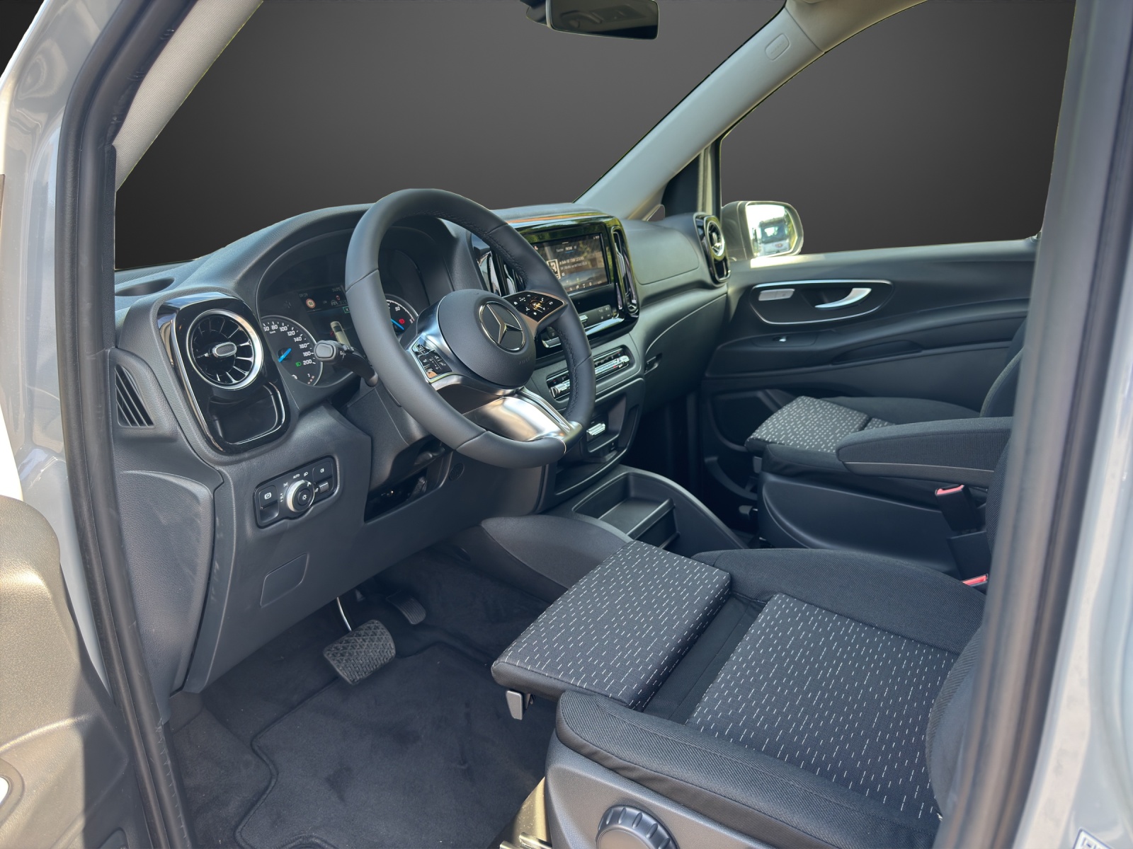 MERCEDES-BENZ eVito Tourer 90kWh Lang-image-8