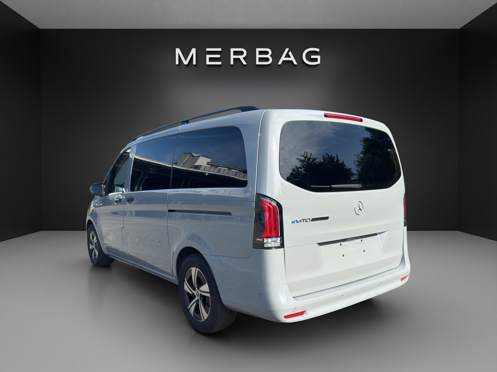 MERCEDES-BENZ eVito Tourer 90kWh Lang-image-3