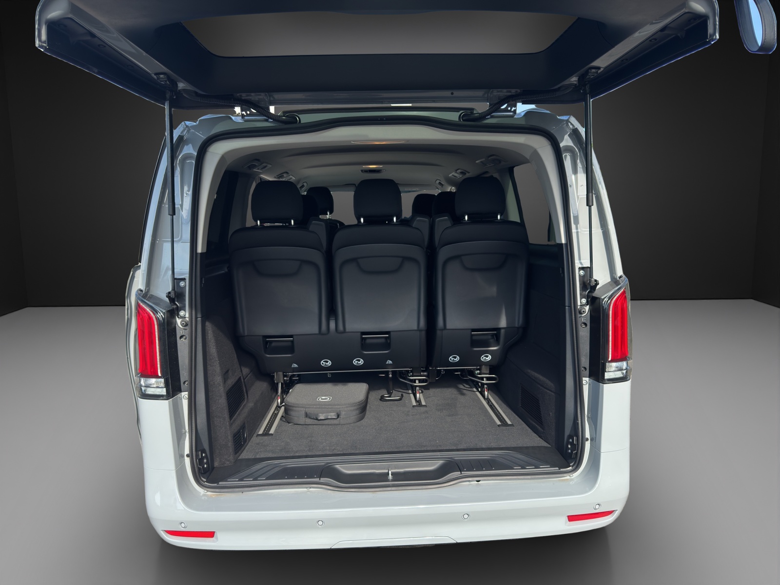 MERCEDES-BENZ eVito Tourer 90kWh Lang-image-12