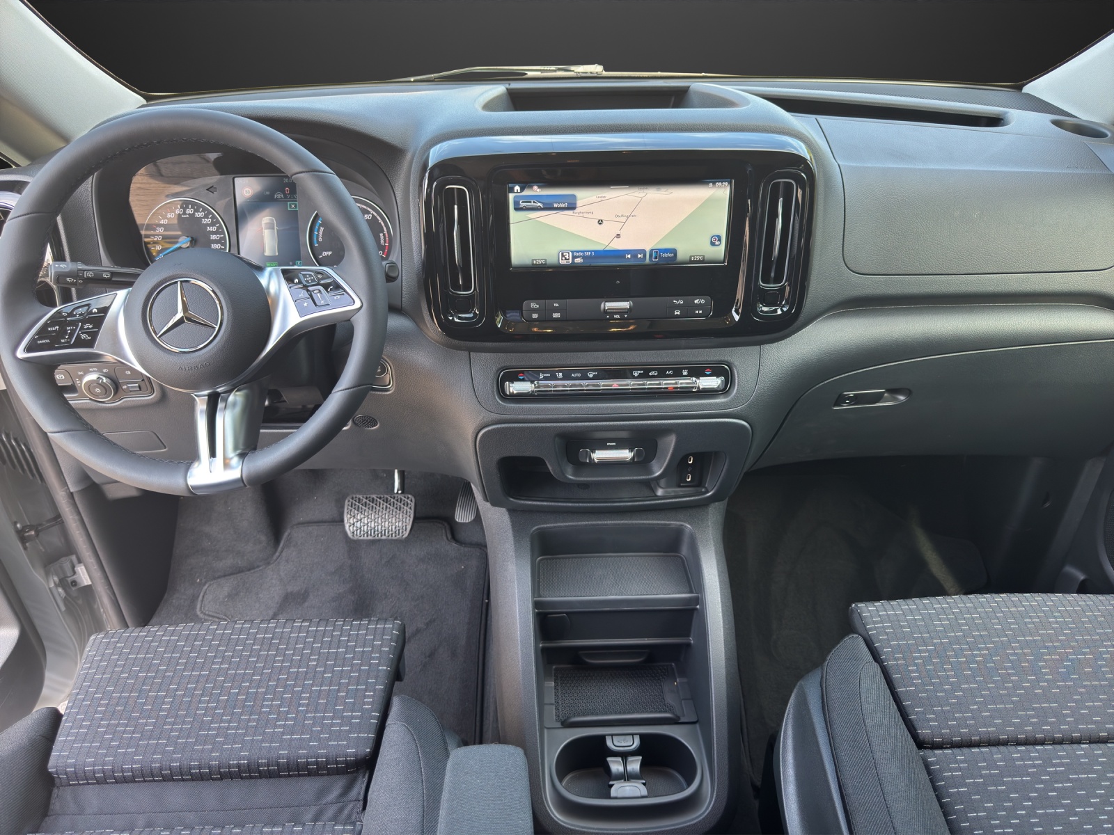 MERCEDES-BENZ eVito Tourer 90kWh Lang-image-10