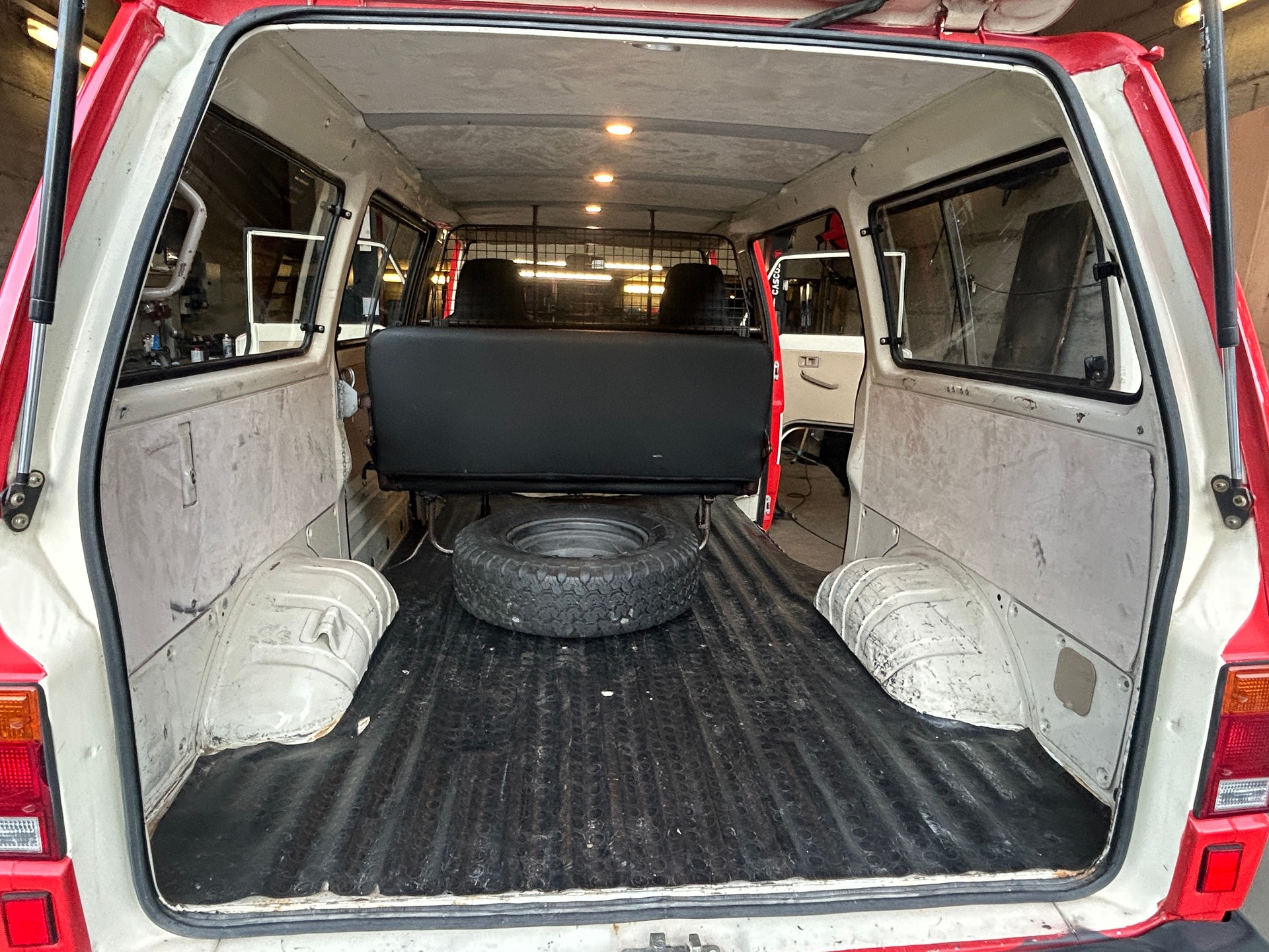 MITSUBISHI L300 4x4 5 Plätze Veteranenfahrzeug-image-12