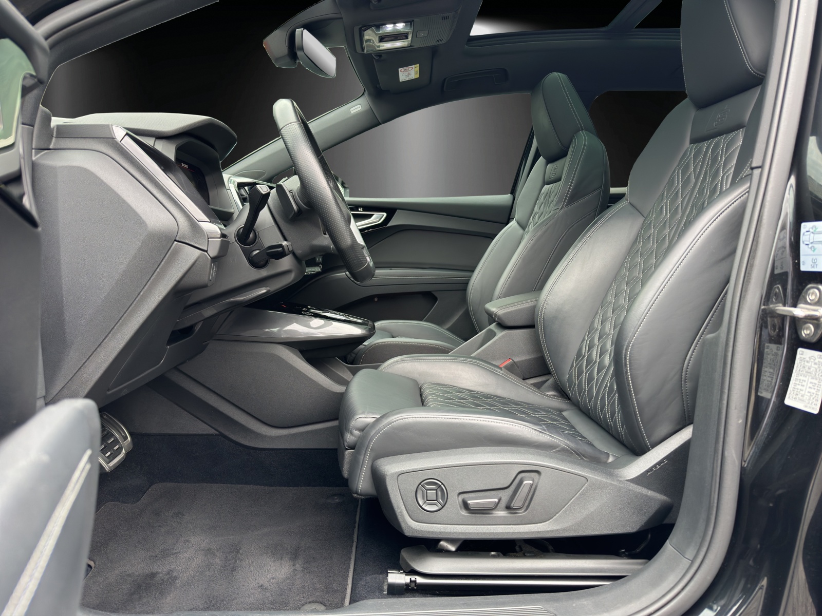 AUDI Q4 e-tron 50 quattro-image-9