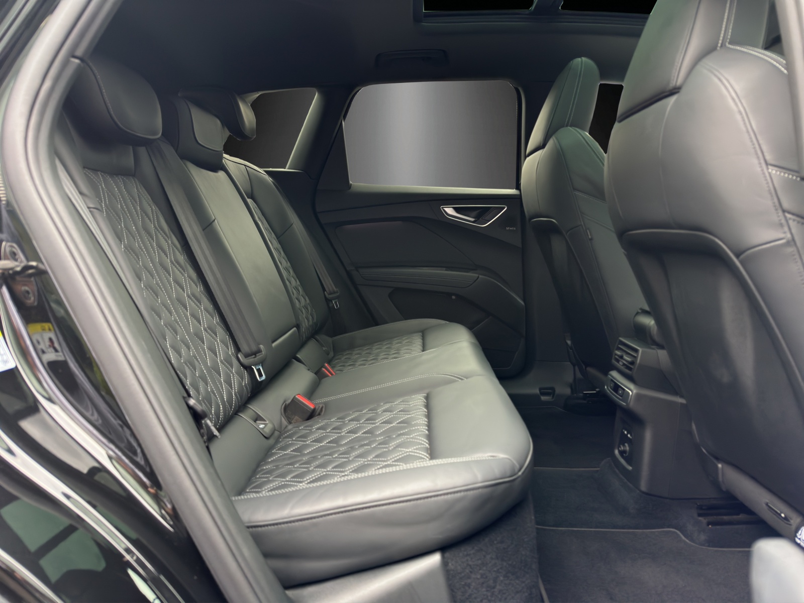 AUDI Q4 e-tron 50 quattro-image-7