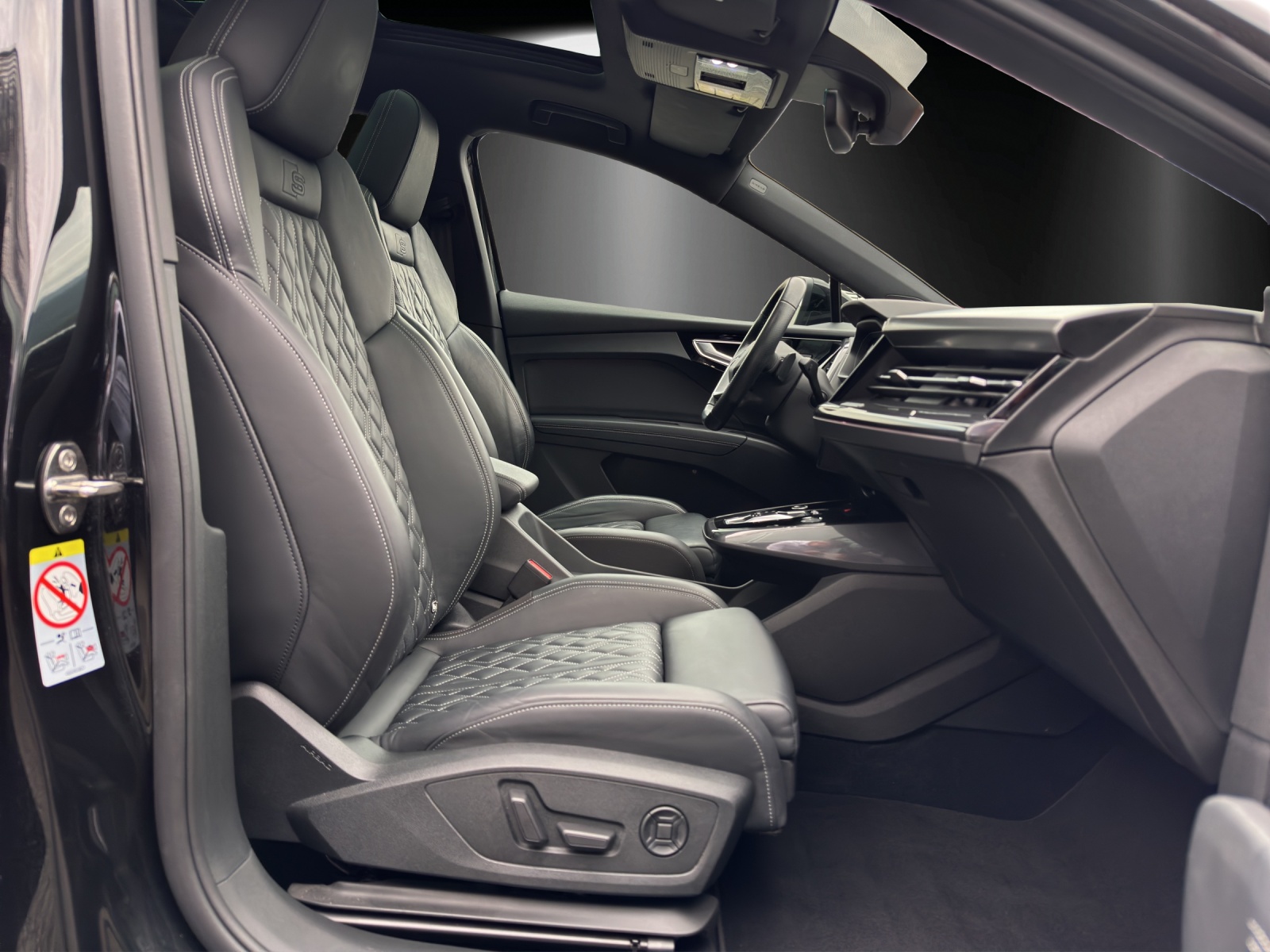 AUDI Q4 e-tron 50 quattro-image-8