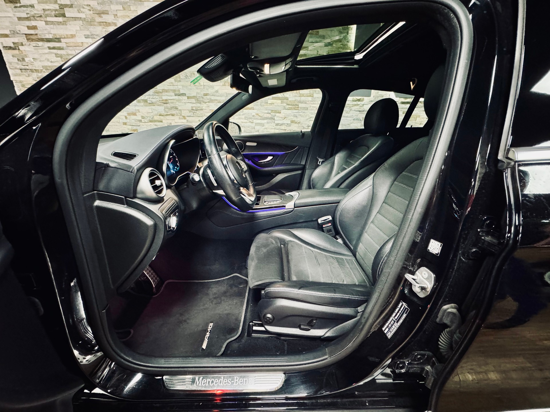 MERCEDES-BENZ GLC Coupé 200 AMG Line 4Matic 9G-Tronic-image-9