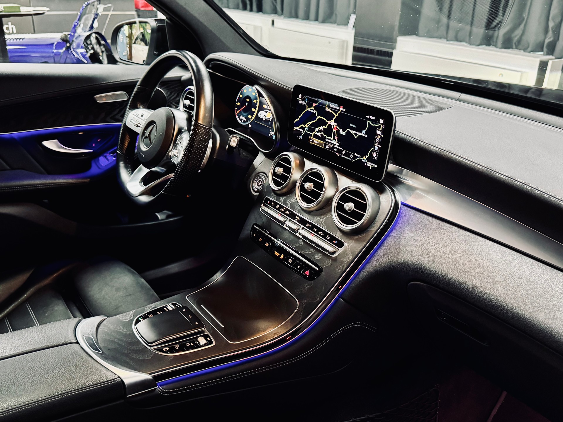 MERCEDES-BENZ GLC Coupé 200 AMG Line 4Matic 9G-Tronic-image-26