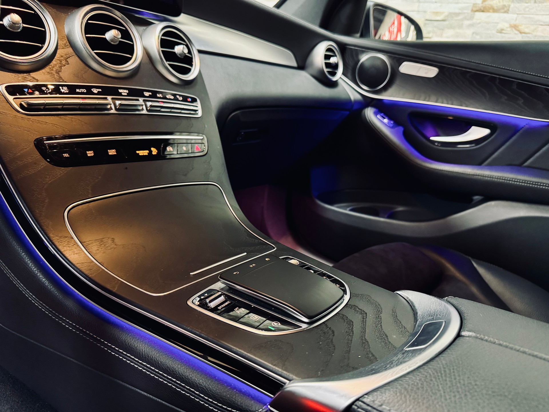 MERCEDES-BENZ GLC Coupé 200 AMG Line 4Matic 9G-Tronic-image-15